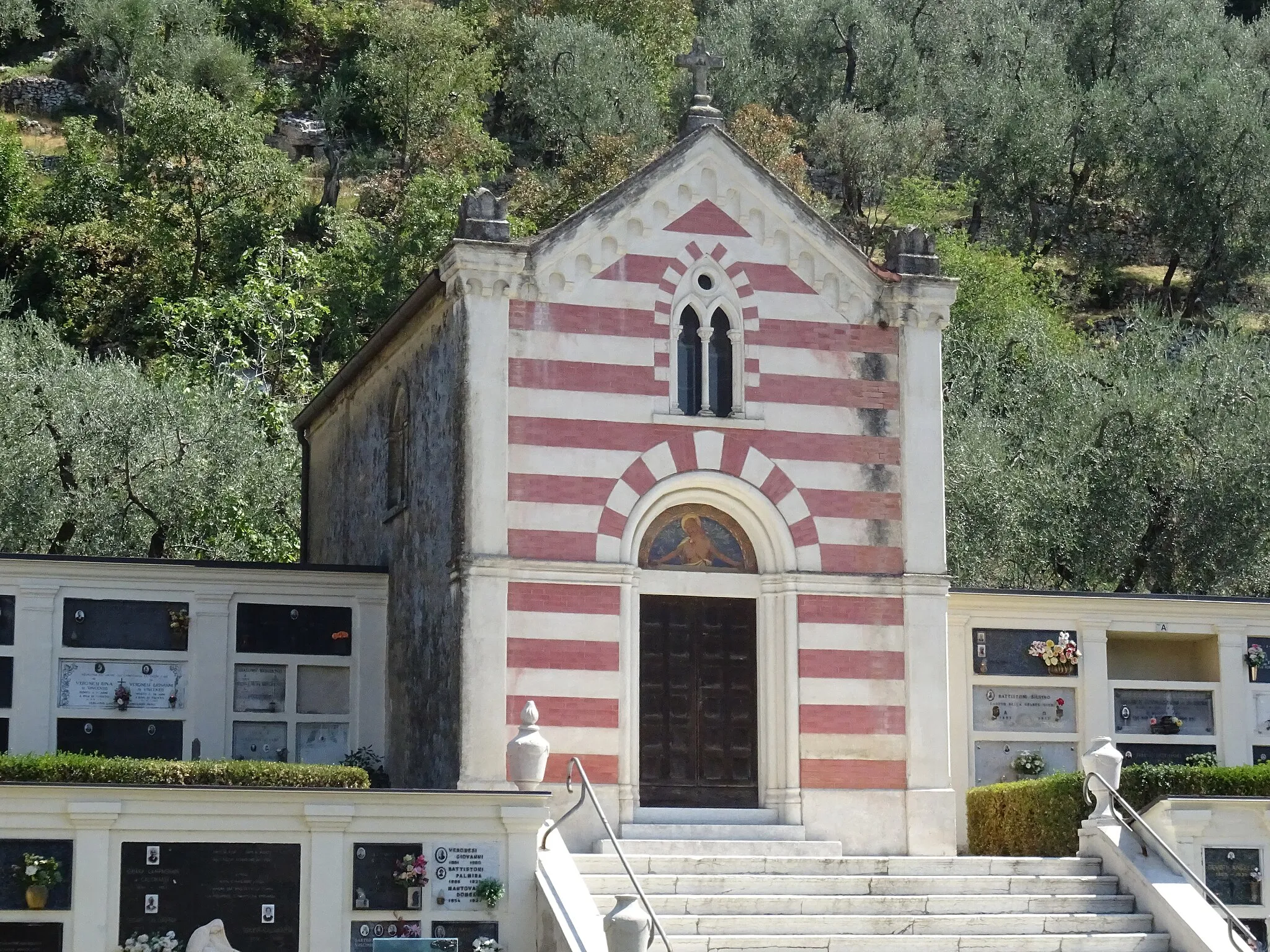 Photo showing: Cemetery of Magugnano (Brenzone sul Garda, Veneto, Italy) - Chapel