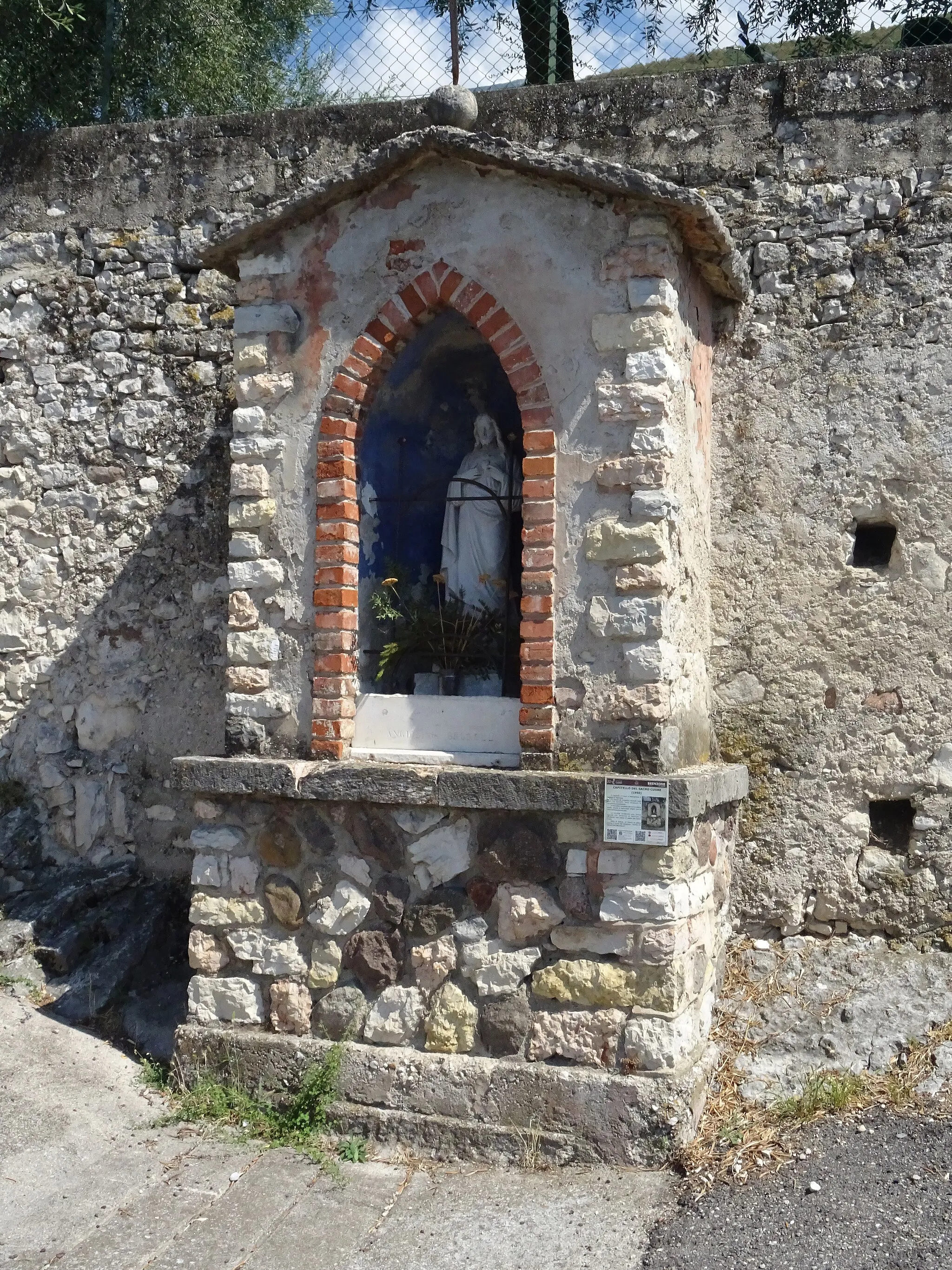 Photo showing: Magugnano (Brenzone sul Garda, Veneto, Italy) - Sacred Heart shrine in Ca' Romana