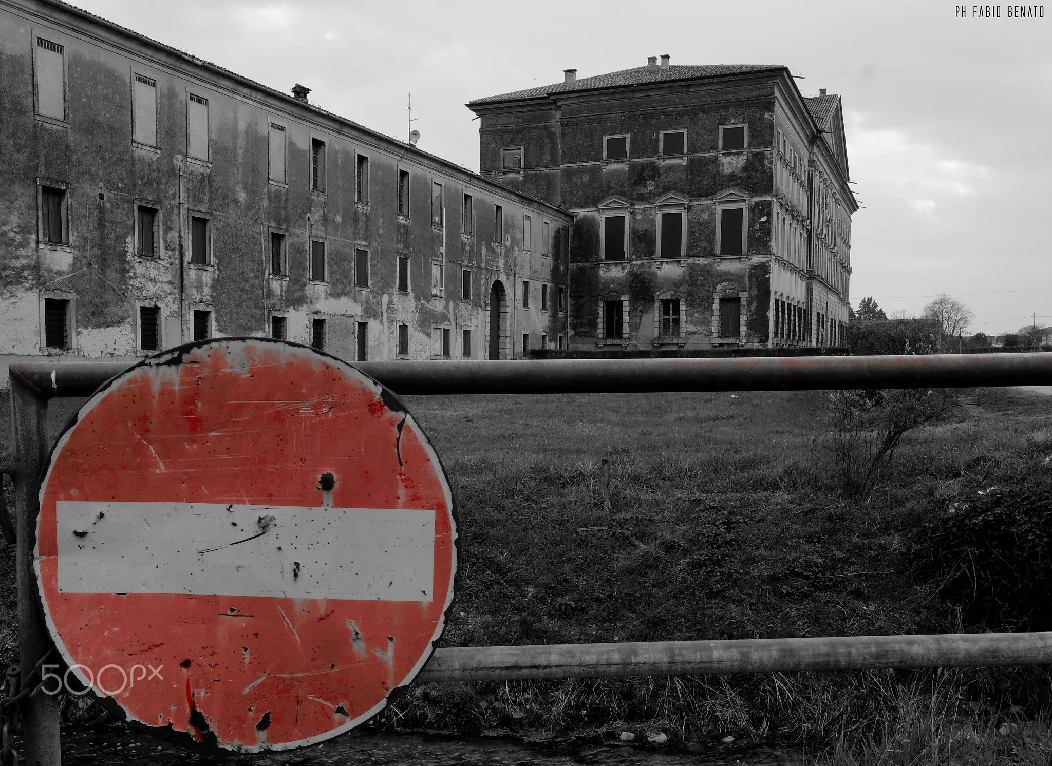 Photo showing: 500px provided description: Villa Canossa [#italy ,#old ,#architecture ,#black and white ,#history ,#ancient ,#palace ,#verona ,#fujifilm ,#villa ,#palazzo ,#architettura ,#veneto ,#b&w ,#canossa ,#x-t2 ,#fabiobenato ,#mozzecane]