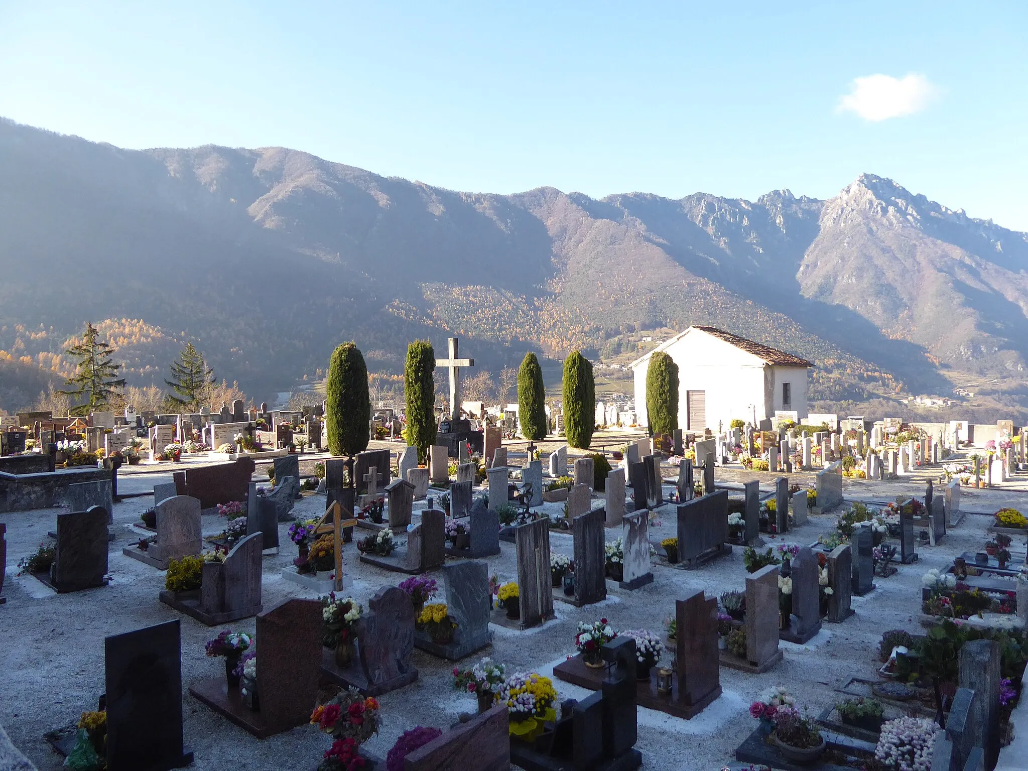 Photo showing: Cemetery of Parrocchia (Vallarsa, Trentino, Italy)