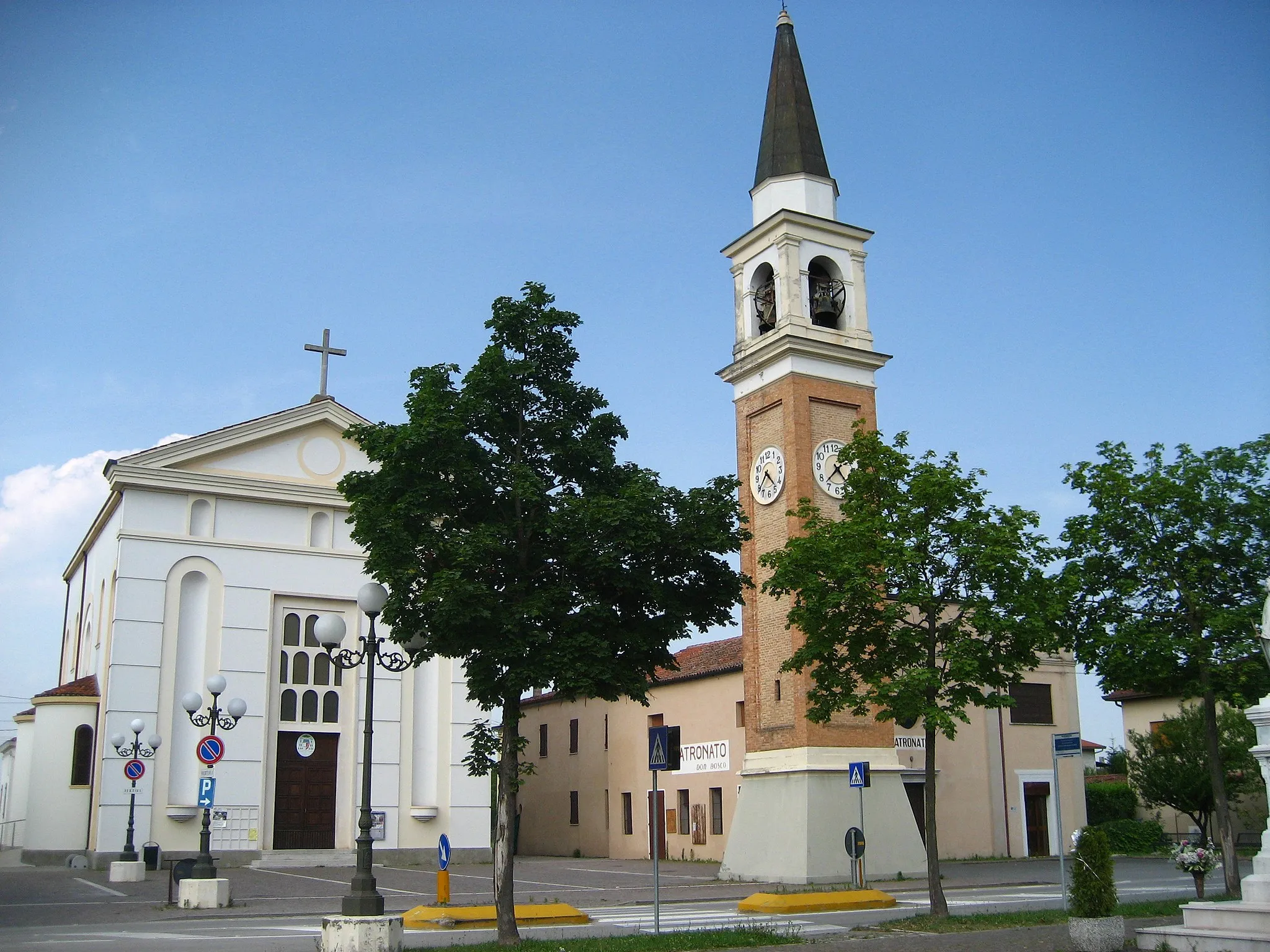 Photo showing: La piazza di Vetrego