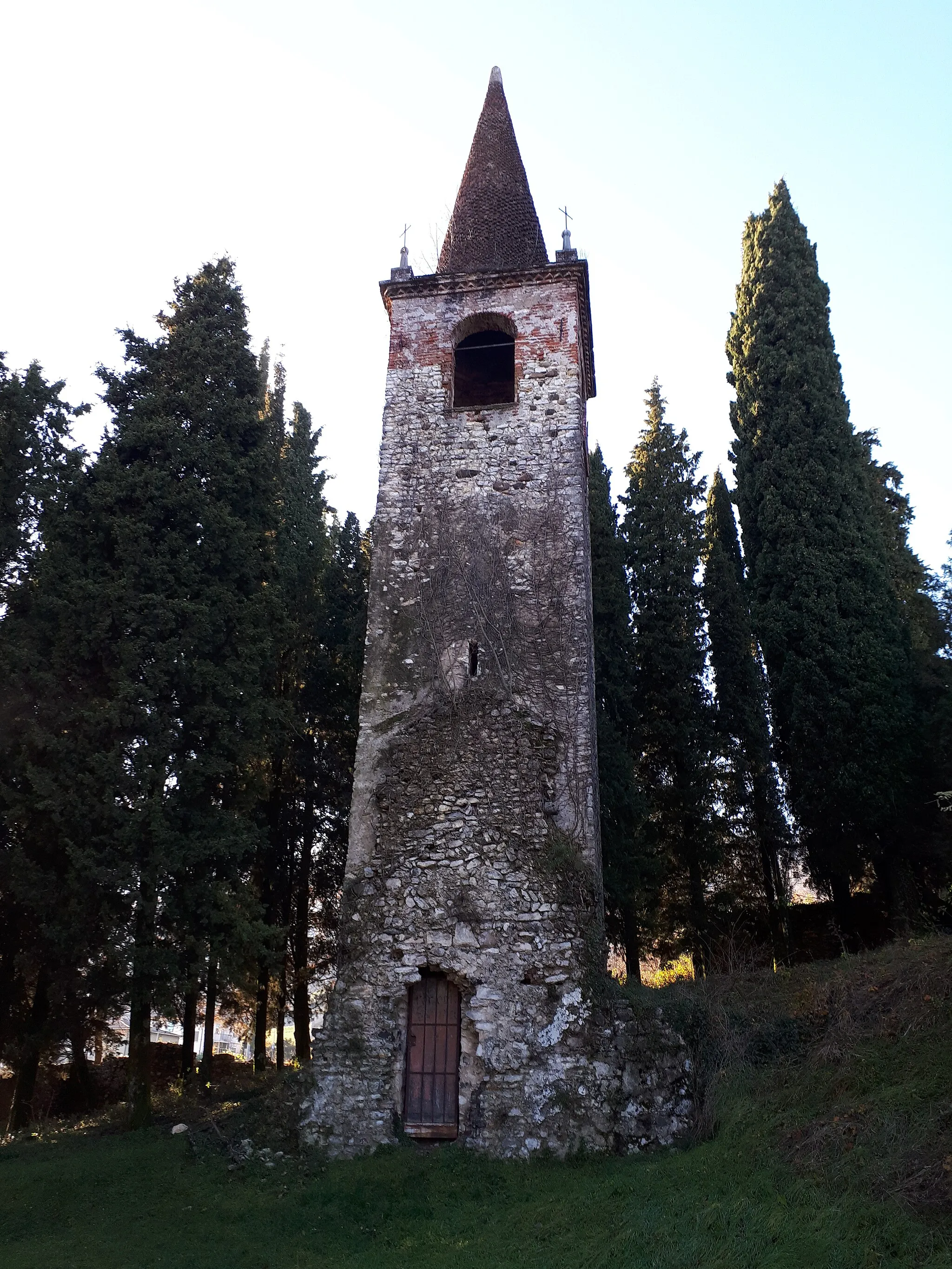 Photo showing: Campanile del Cimitero Vecchio di Magrè