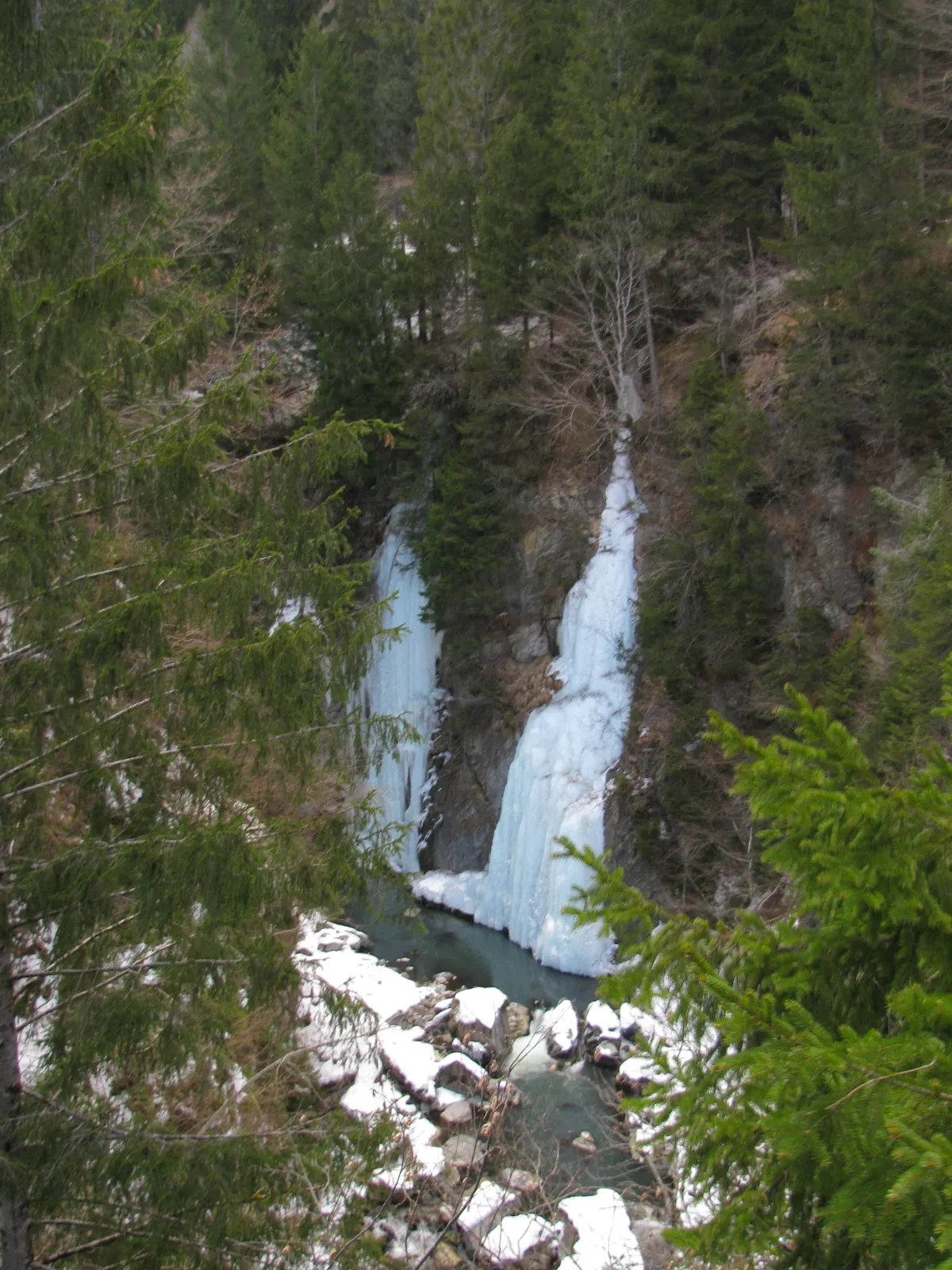 Photo showing: Cascate ghiacciate lungo il torr. Boite