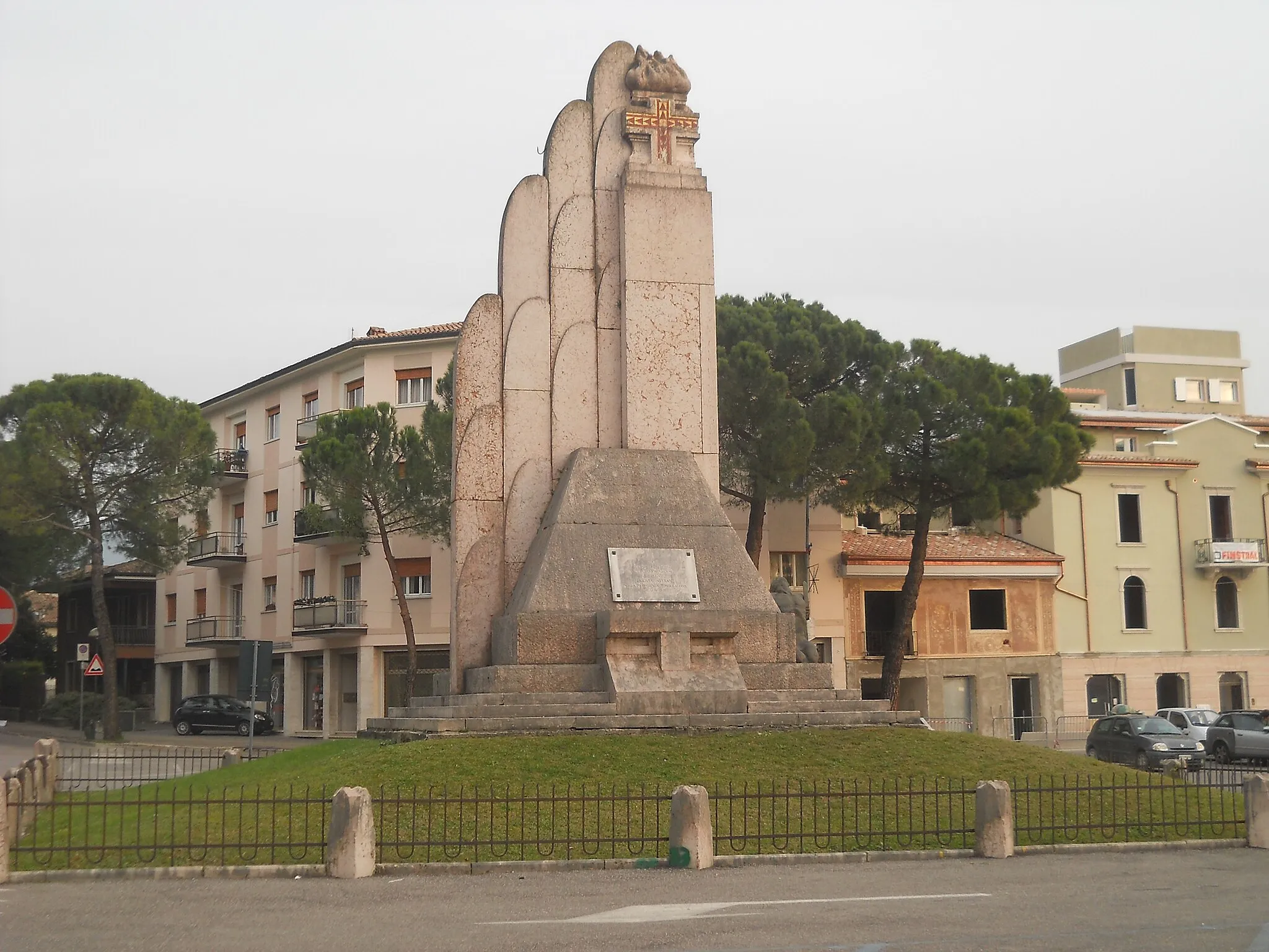 Photo showing: Monumento ai caduti. Caprino Veronese
