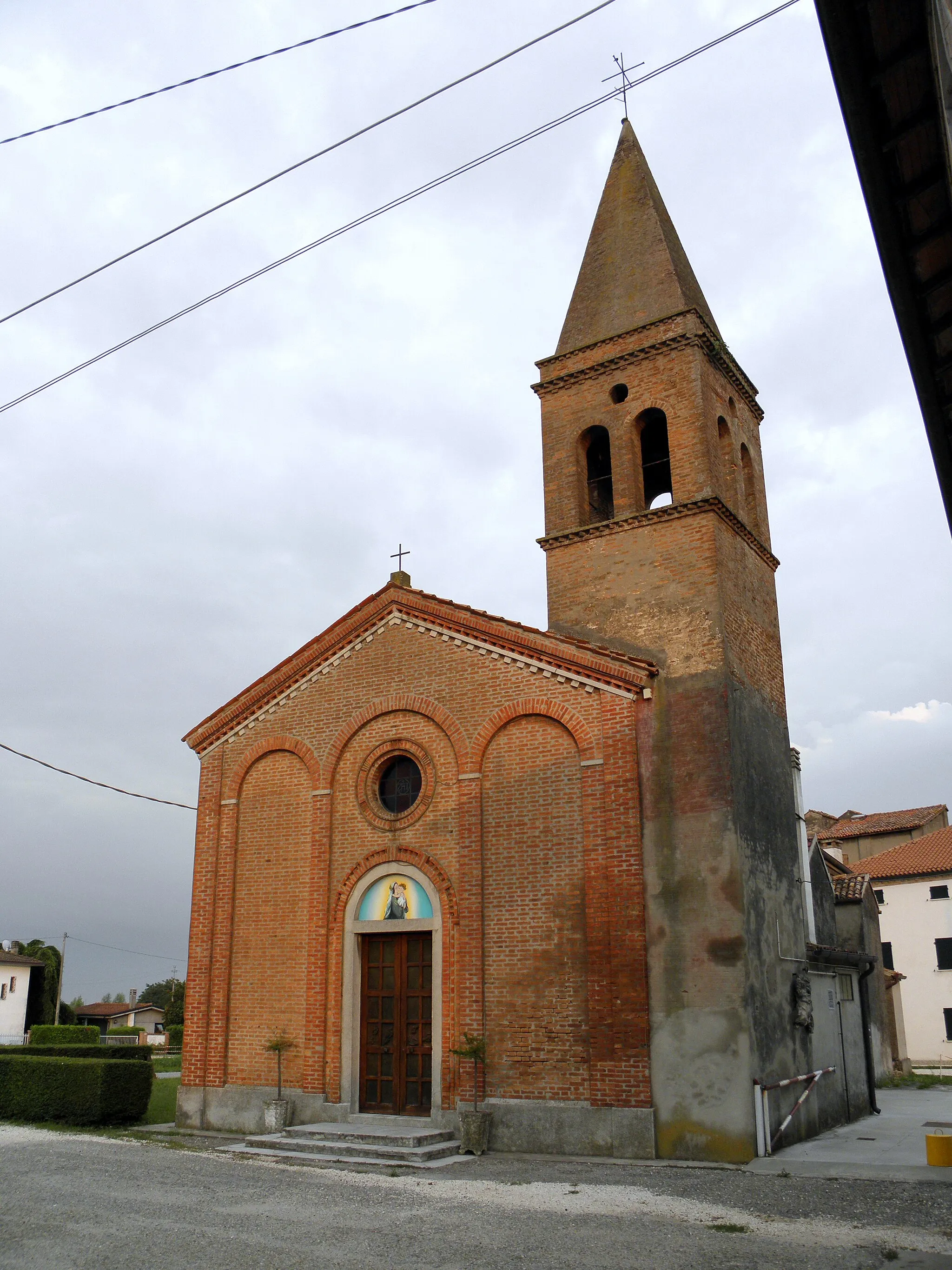 Photo showing: Raccano, frazione di Polesella: la chiesa alla Natività di Maria.