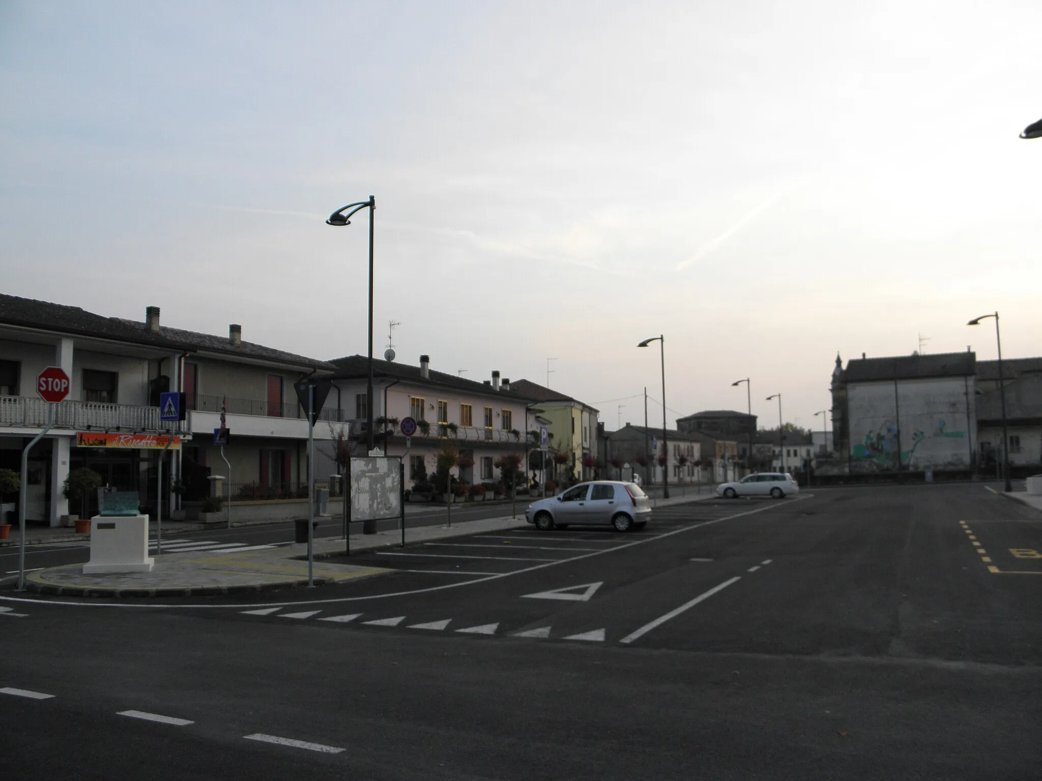 Photo showing: Runzi, frazione di Bagnolo di Po: scorcio del centro del paese.