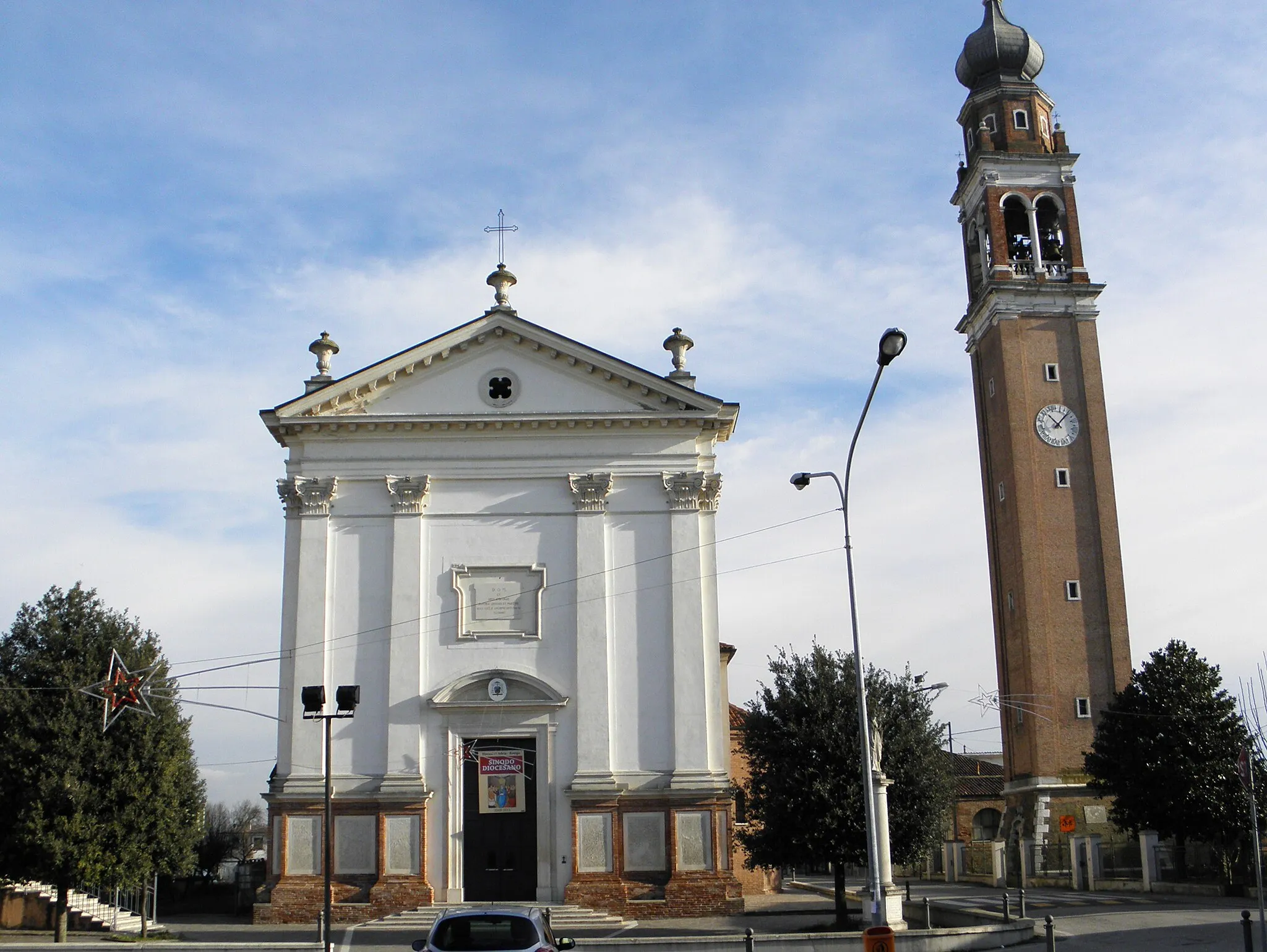 Photo showing: La chiesa parrocchiale di Sant'Apollinare, vescovo e martire a Sant'Apollinare, frazione di Rovigo.