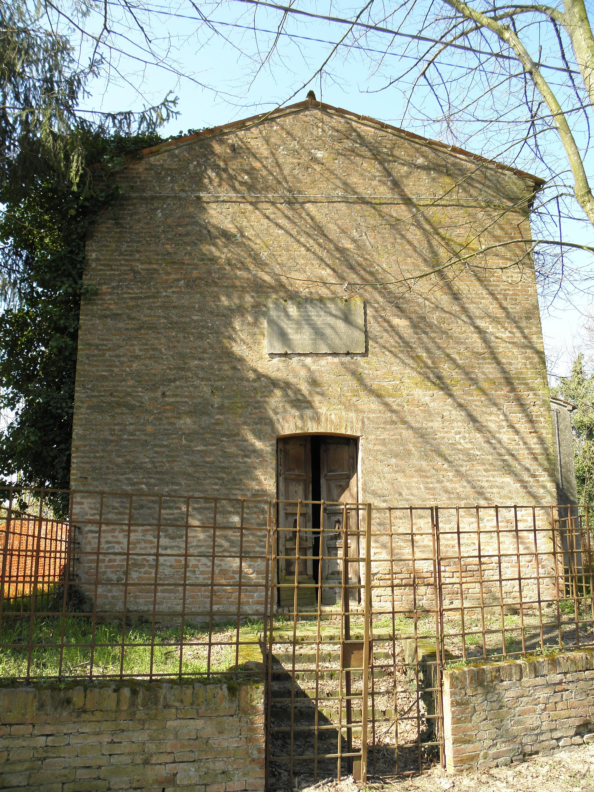 Photo showing: Facciata della casa natale di Benvenuto Tisi, detto il Garofalo, sita nella frazione Garofolo.