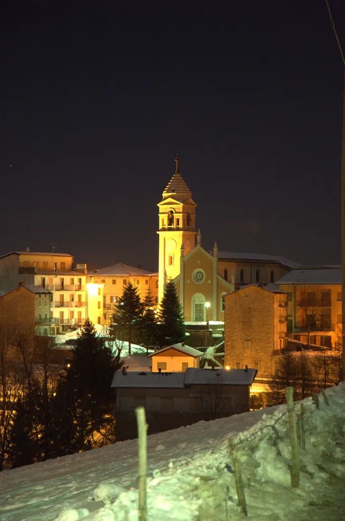 Photo showing: Notturno della chiesa parrocchiale di Velo Veronese