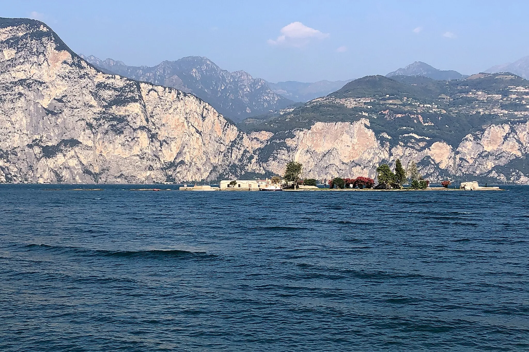 Photo showing: Die Isola del Trimolene am Gardasee (Italien)