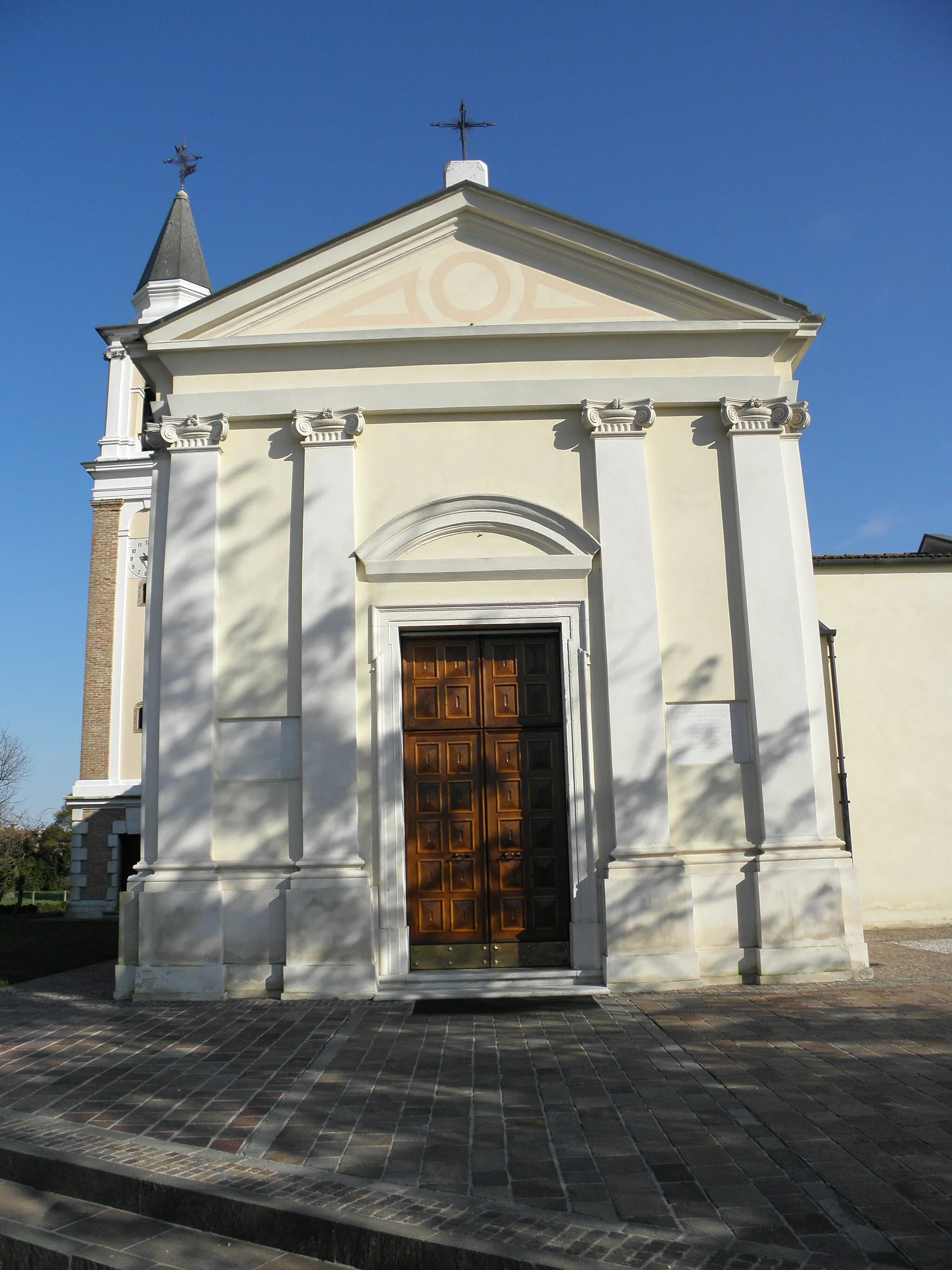 Photo showing: Campoverardo, frazione di Camponogara: la facciata della chiesa parrocchiale dei Santi Quirico e Giulitta.