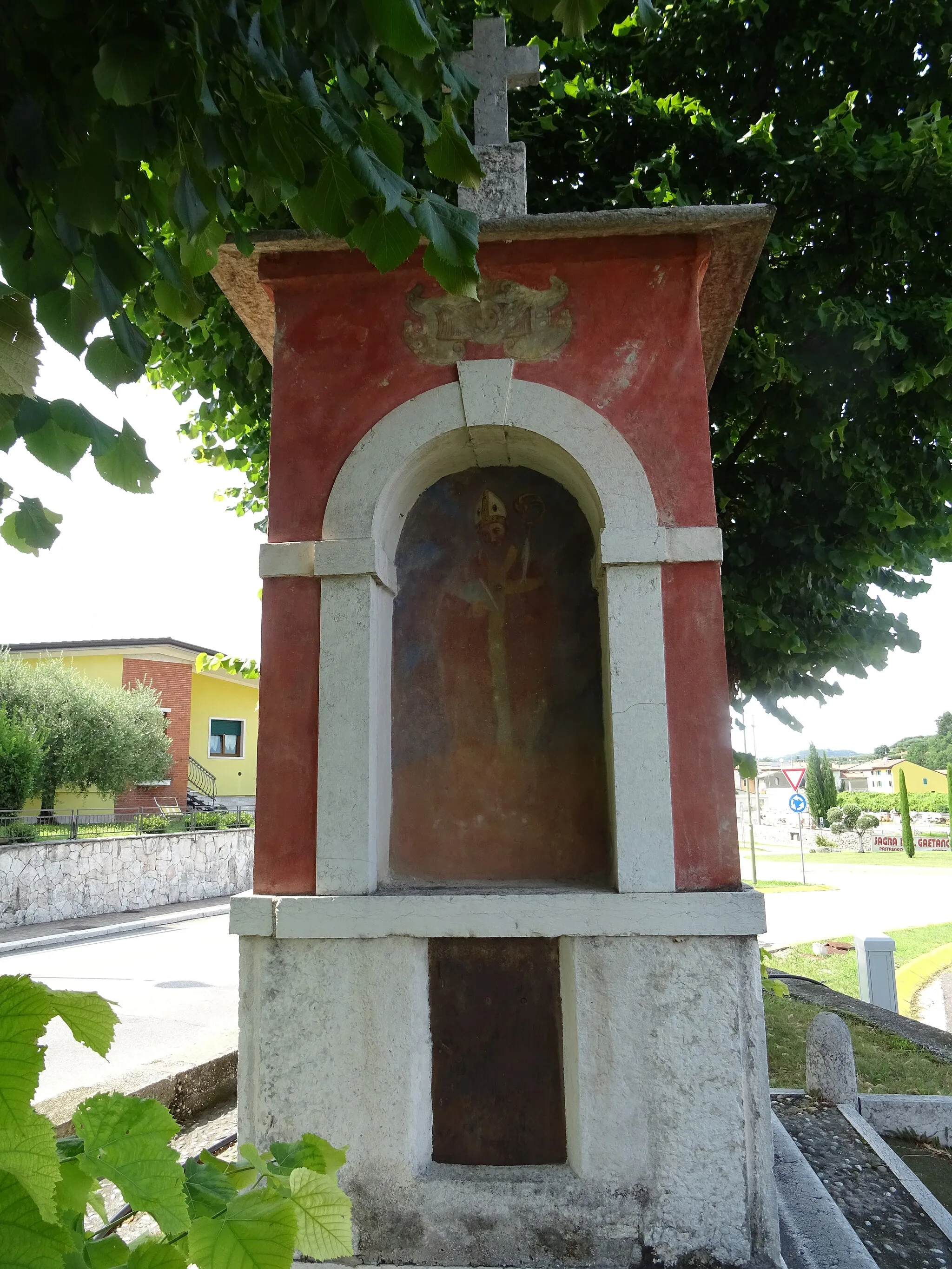 Photo showing: Piovezzano (Pastrengo, Veneto, Italy) - Wayside shrine in via Due Porte