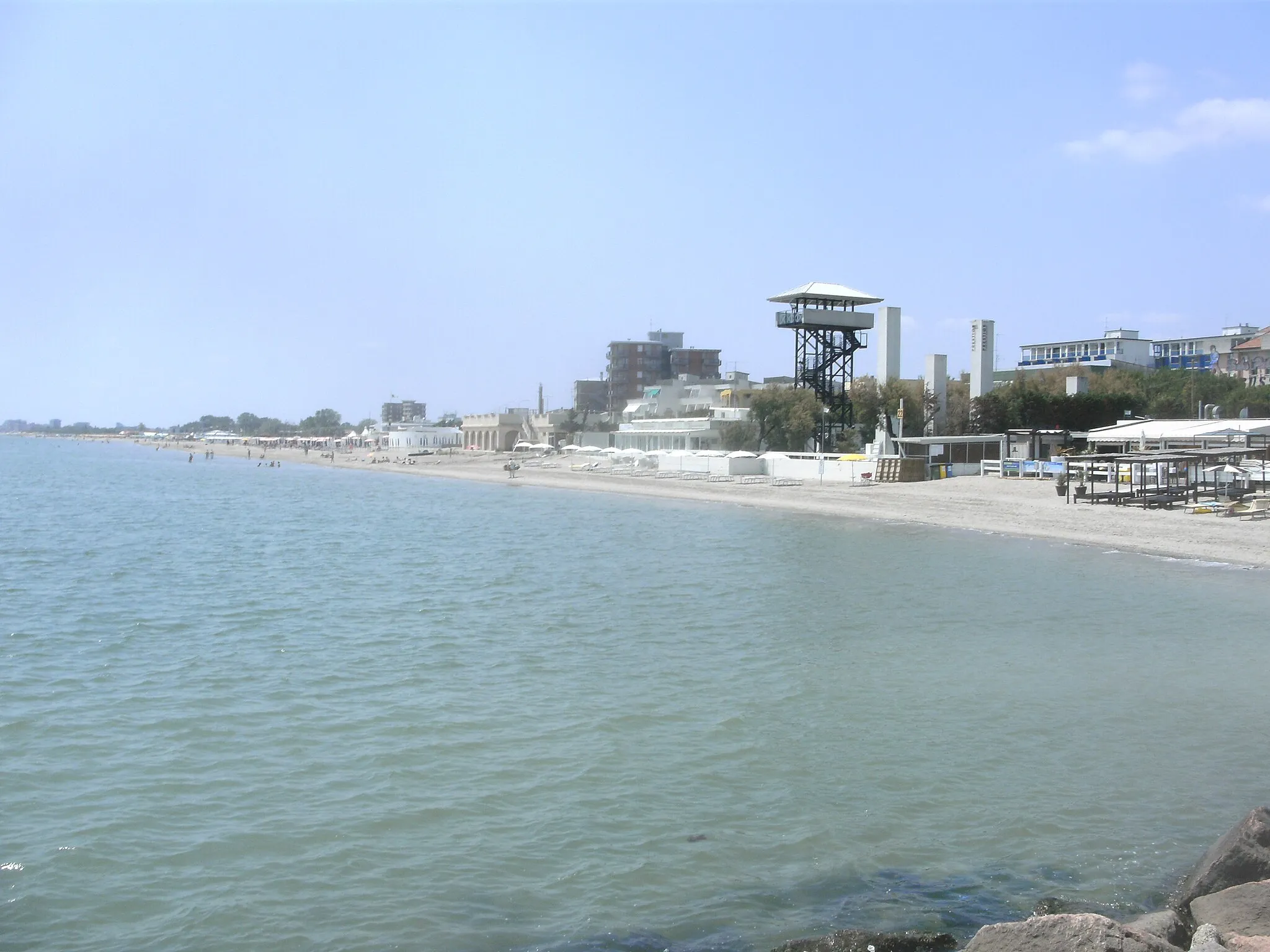 Photo showing: Südlicher Strandabschnitt von Lido delle Nazioni (Lidi di Comacchio) an der norditalienischen Adria.