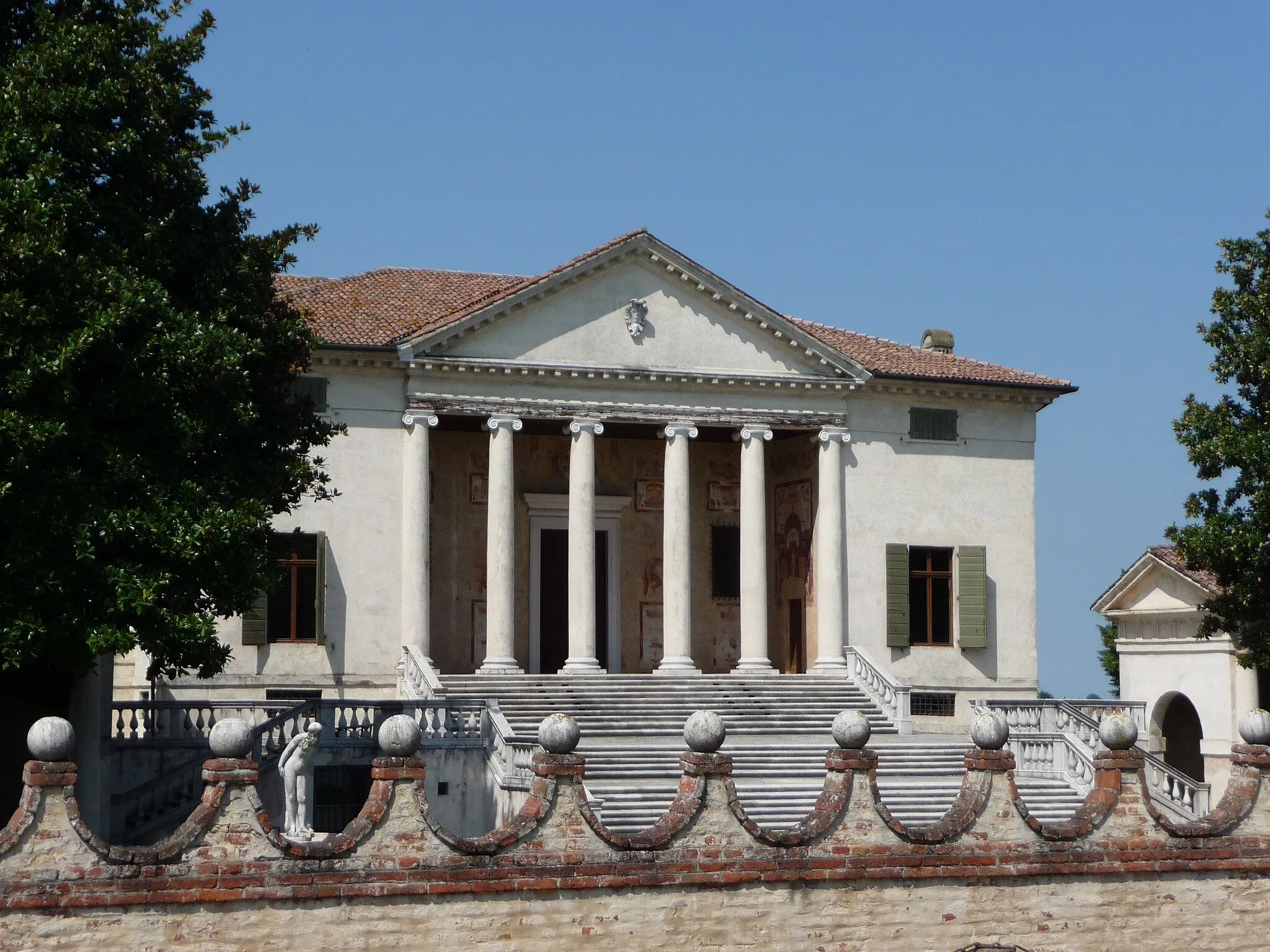 Photo showing: Villa Badoer in Fratta Polesine, province of Rovigo, Italy, designed by Andrea Palladio in 1554 and built 1556-1563.