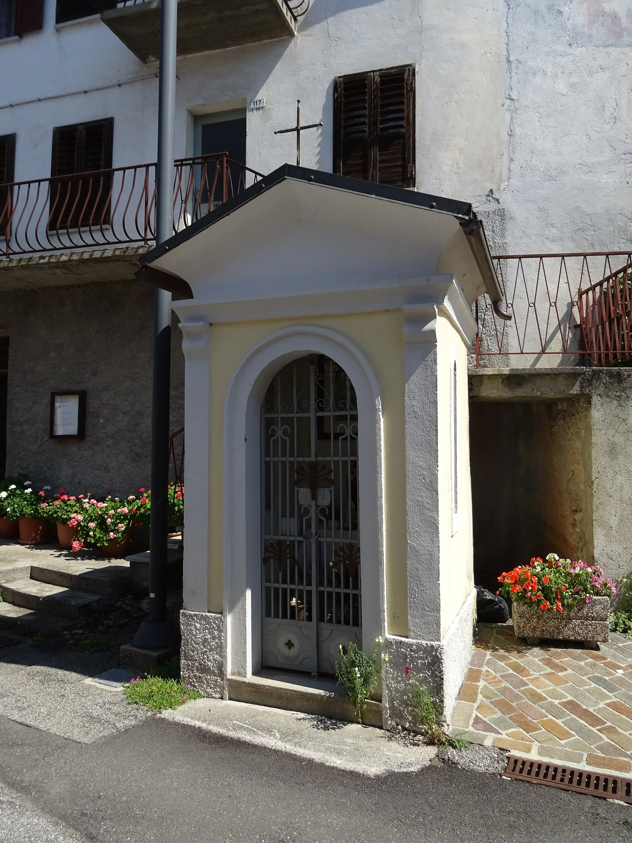 Photo showing: Zorzoi (Sovramonte, Veneto, Italy) - Wayside shrine