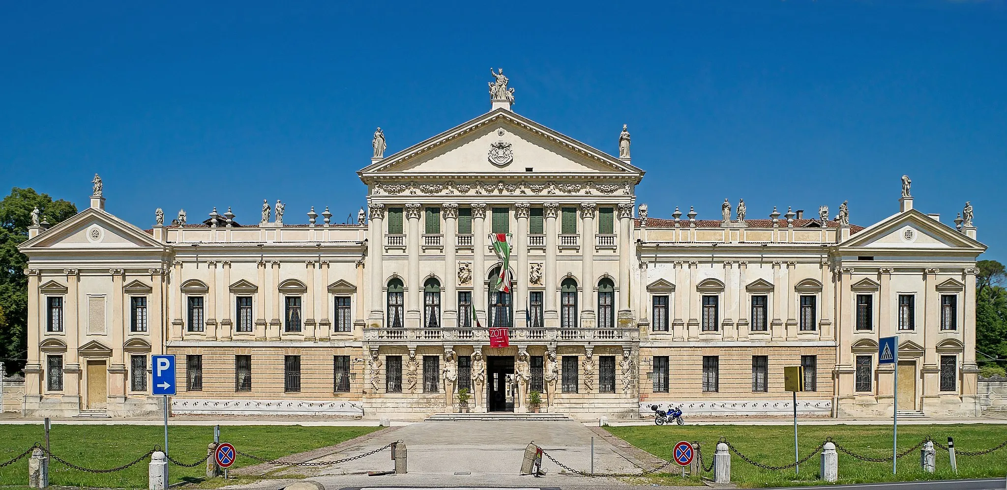 Photo showing: The main facade of the Villa Pisani, Stra.