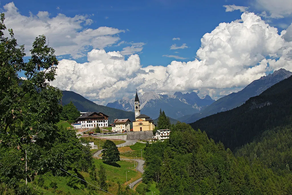 Photo showing: Cibiana di Cadore, a nice tourist place, known also by its murals.