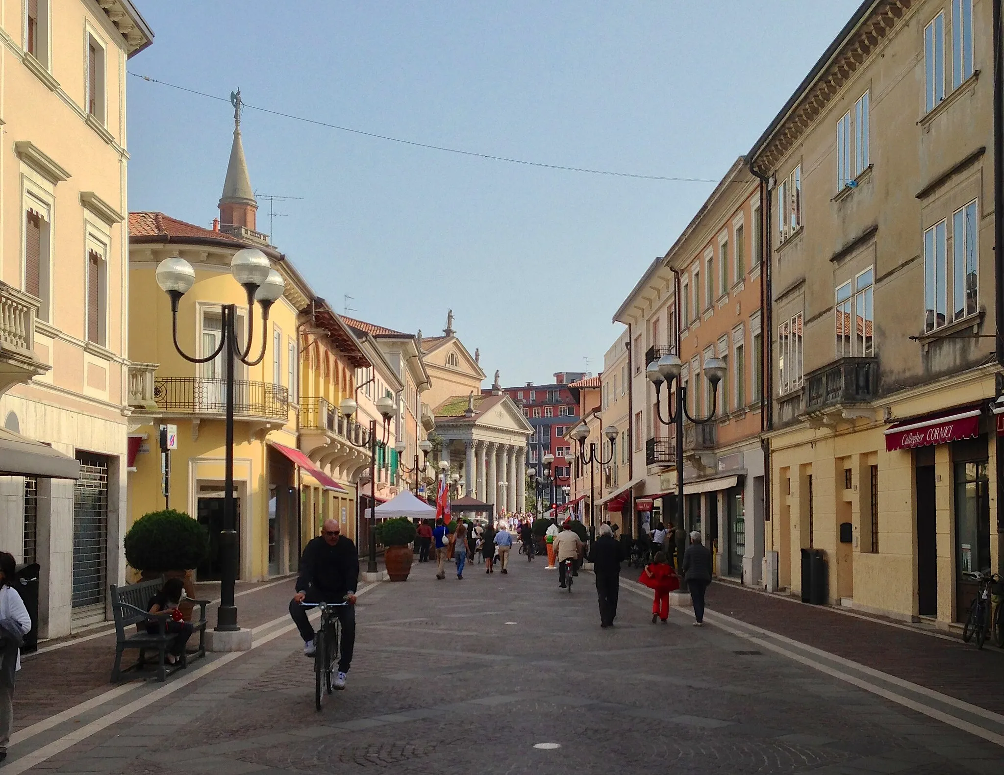 Photo showing: San Donà di Piave (VE), Corso Silvio Trentin in una giornata estiva