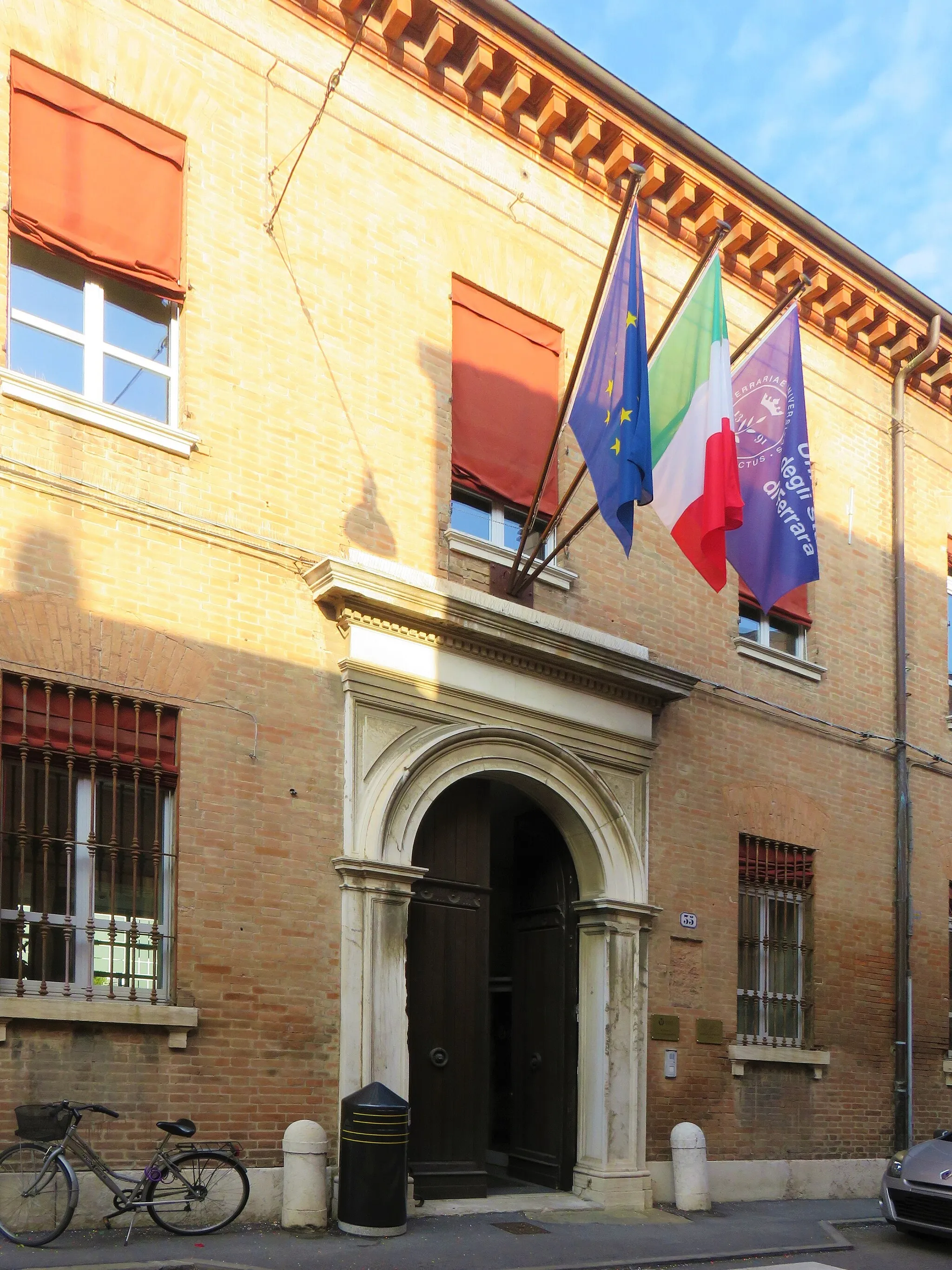 Photo showing: Sede provvisoria rettorato UNIFE dal 1º ottobre 2015 - Ingresso principale in via Ariosto