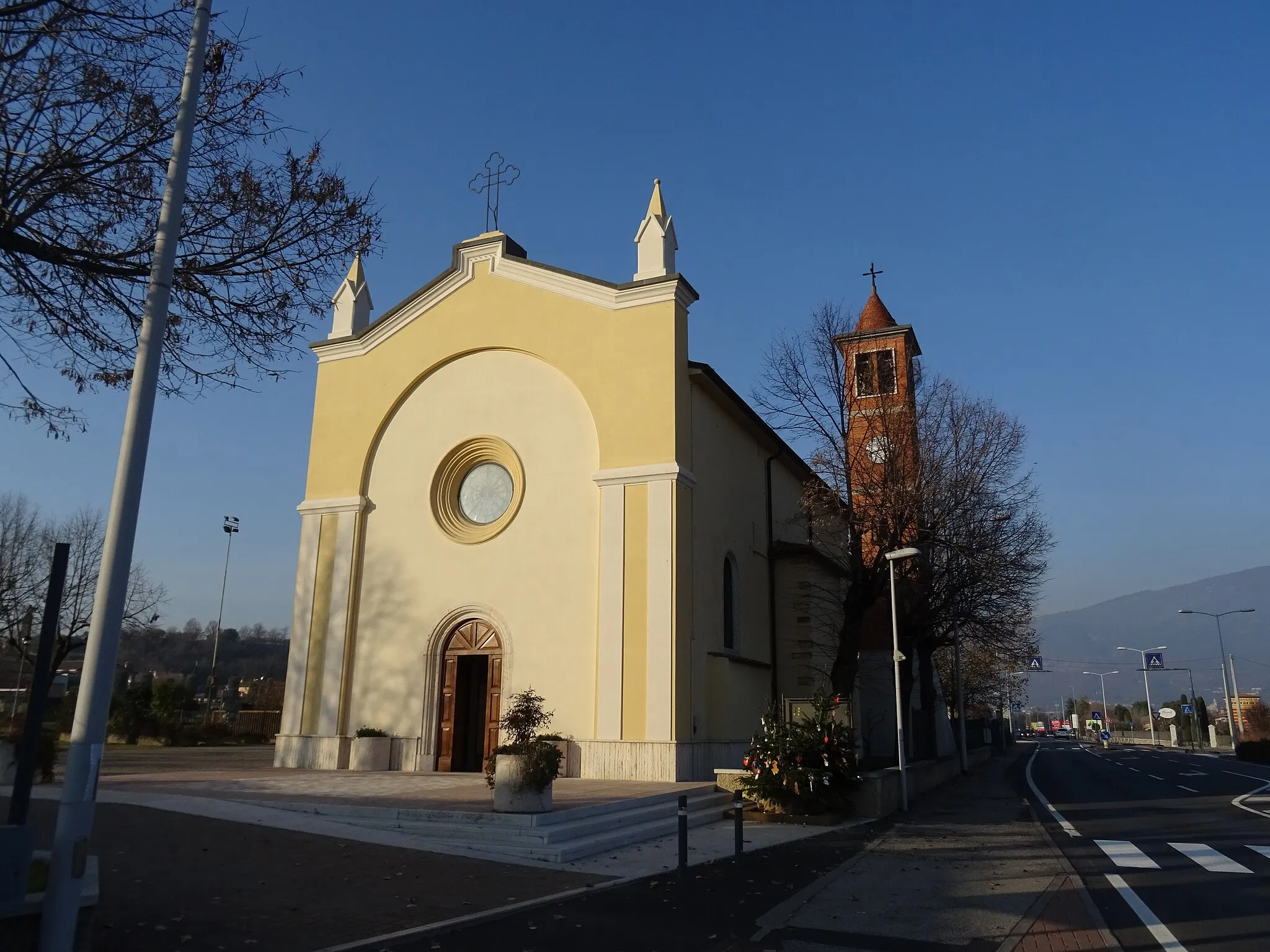 Photo showing: Albarè (Costermano sul Garda, Veneto, Italy), Saint Lawrence church