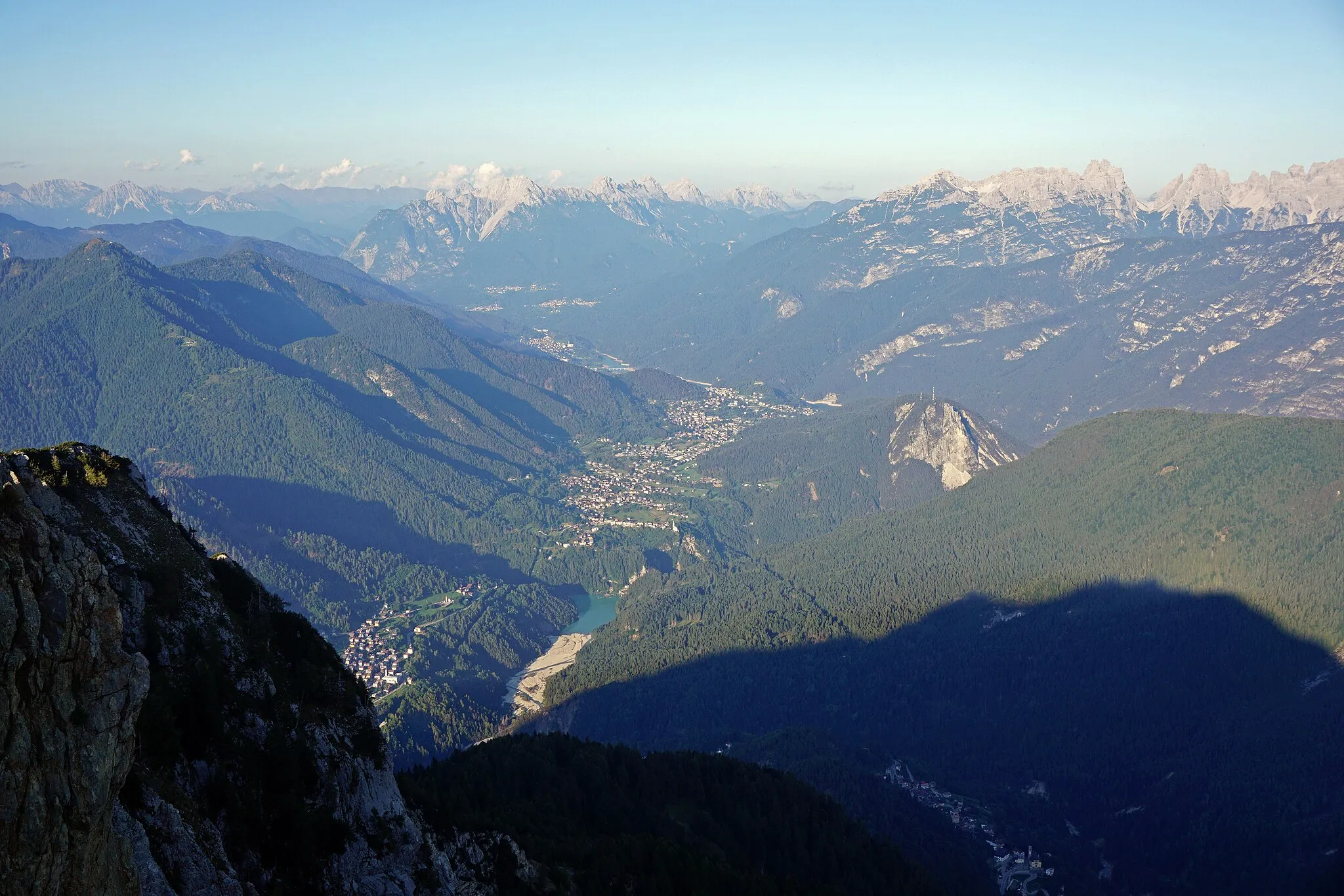 Photo showing: Valle di Cadore seen from Monte Rite.