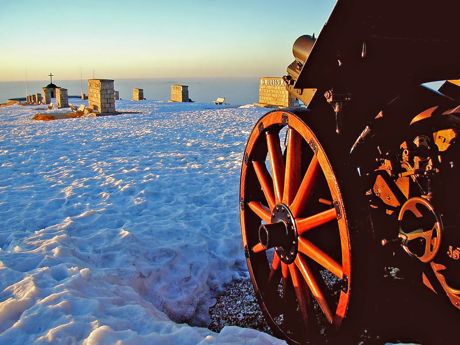 Photo showing: A gun on the Military Memorial Monument, Monte Grappa.