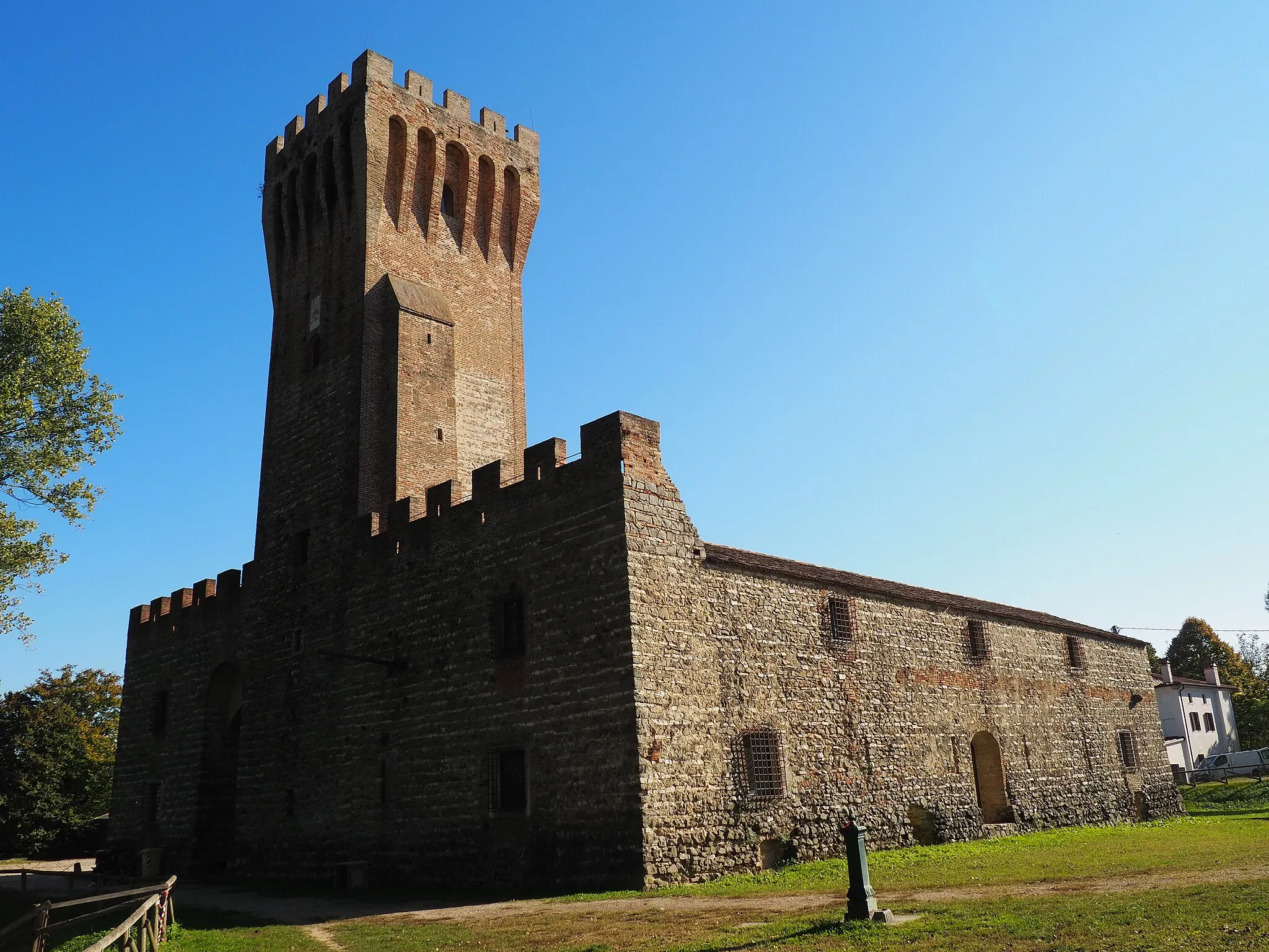 Photo showing: San Martino, località del comune di Cervarese Santa Croce: il castello di San Martino della Vaneza, sede del museo archeologico del fiume Bacchiglione.