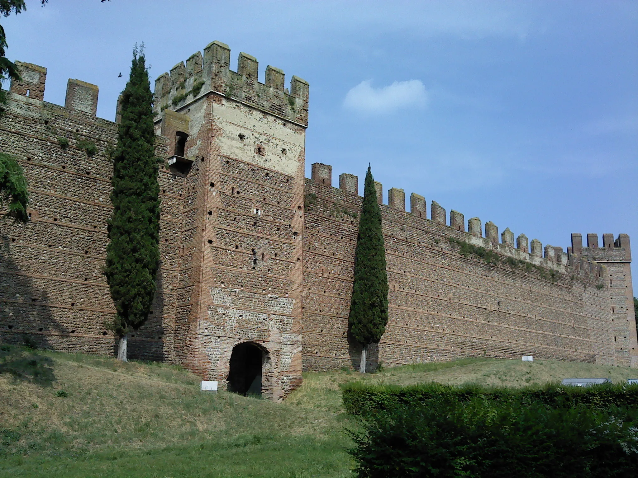 Photo showing: CastelloScaligeroDiVillafrancaDiVerona LatoSud 2011