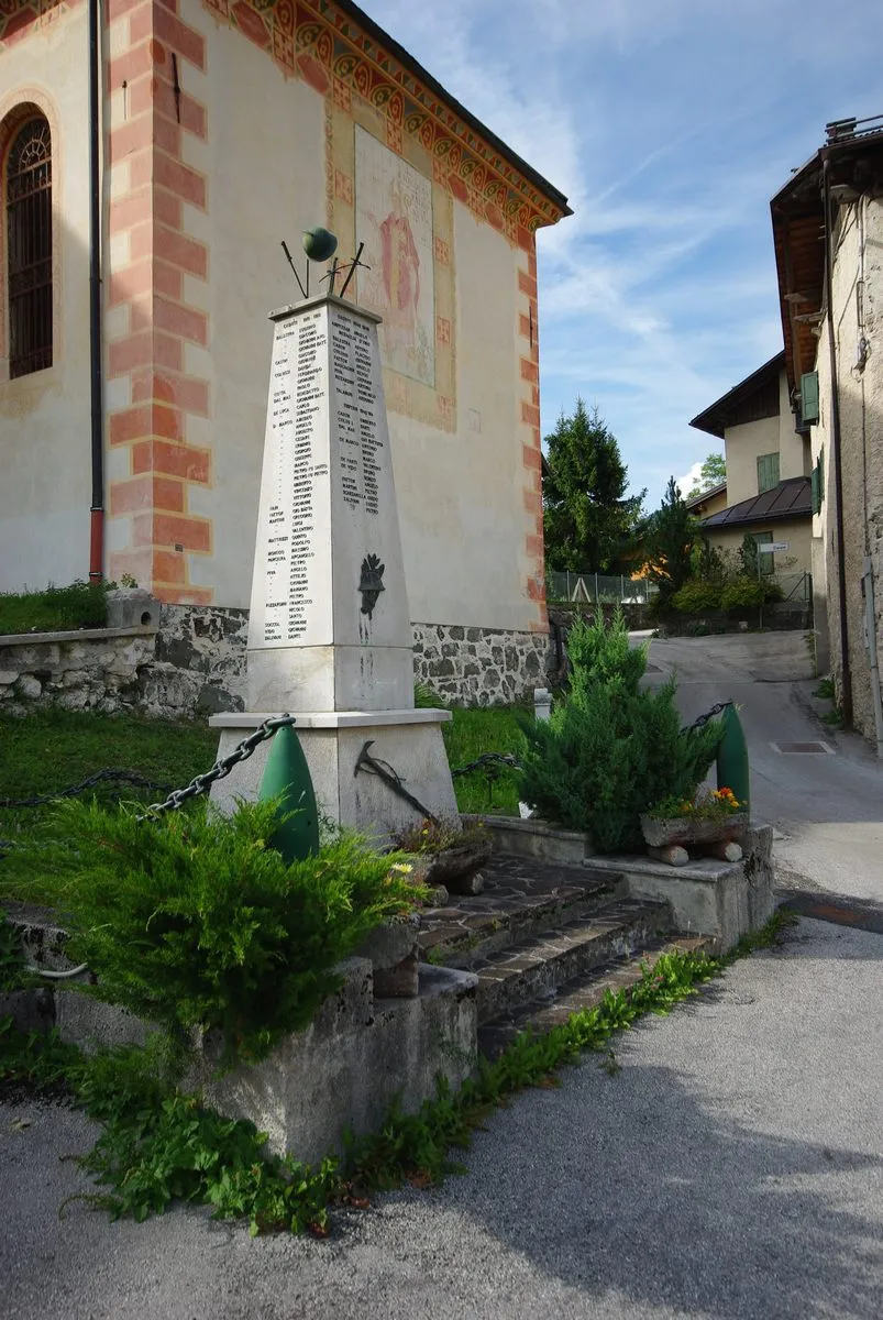 Photo showing: Kriegerdenkmal in Fusine (Val di Zoldo)