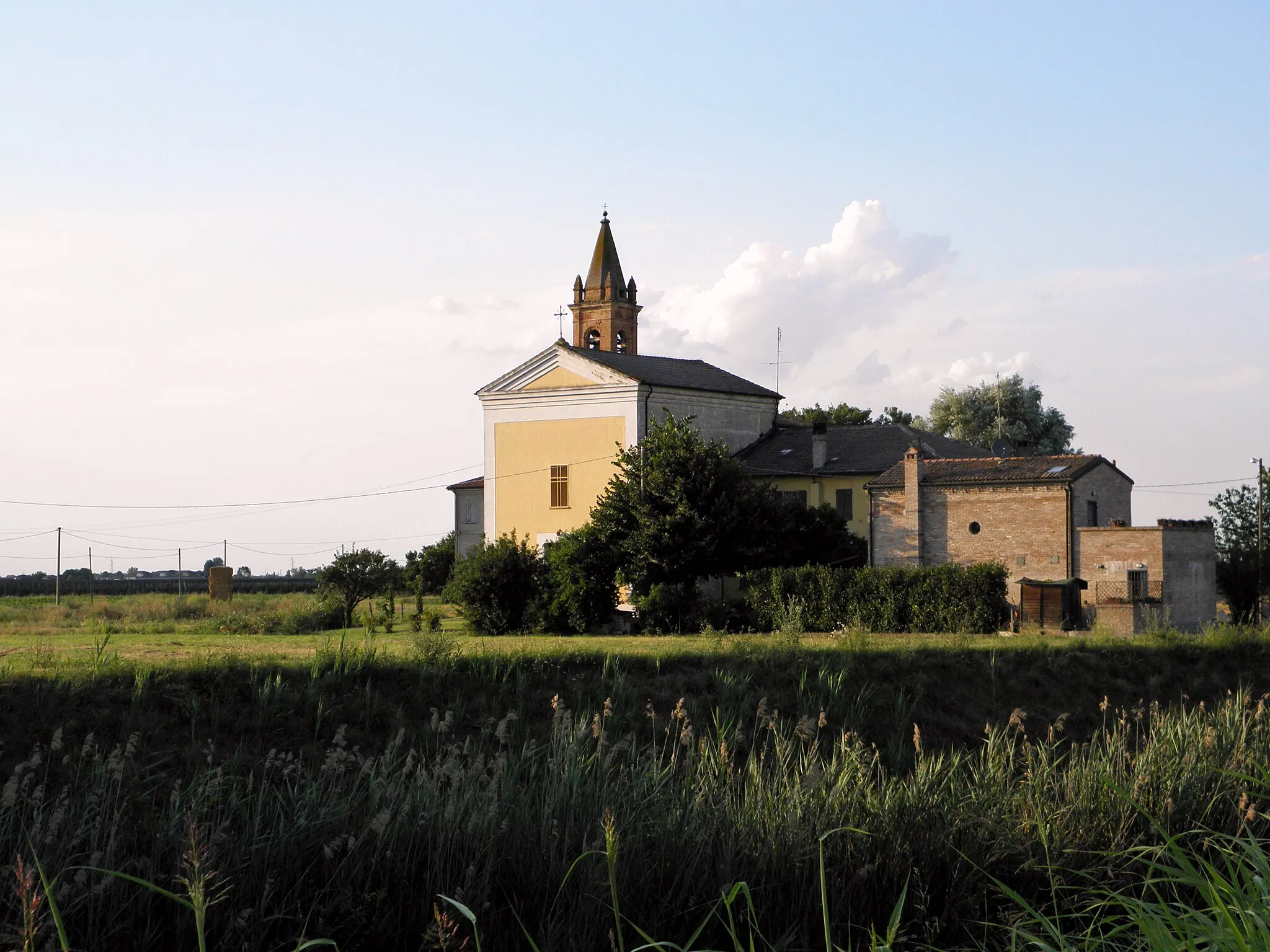 Photo showing: Spinazzino, frazione di Ferrara: il complesso della chiesa del Sacro Cuore di Gesù.