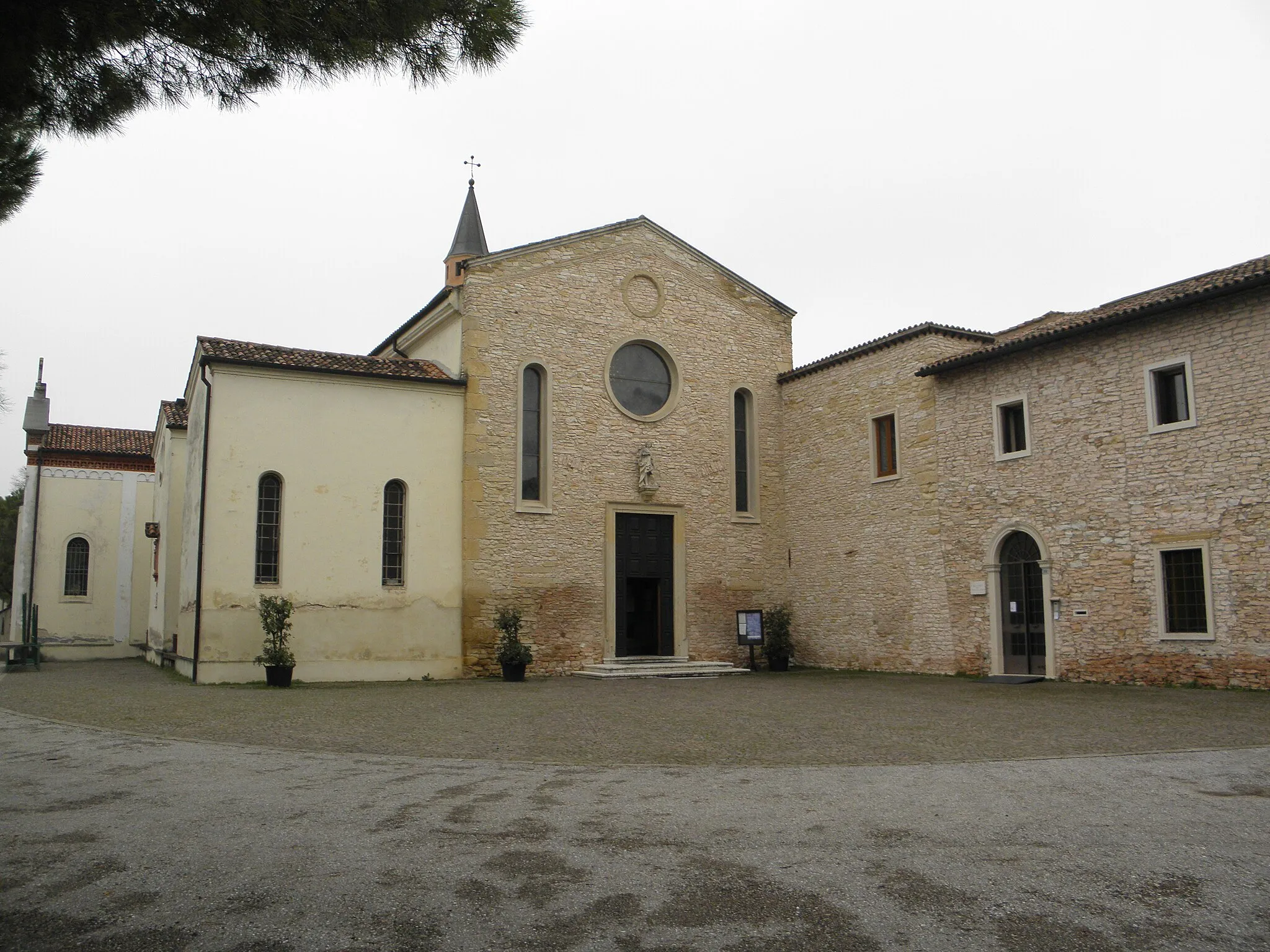 Photo showing: Convento francescano di San Pancrazio, originario del 1501, sito sull'omonimo colle nei pressi di Barbarano Vicentino.