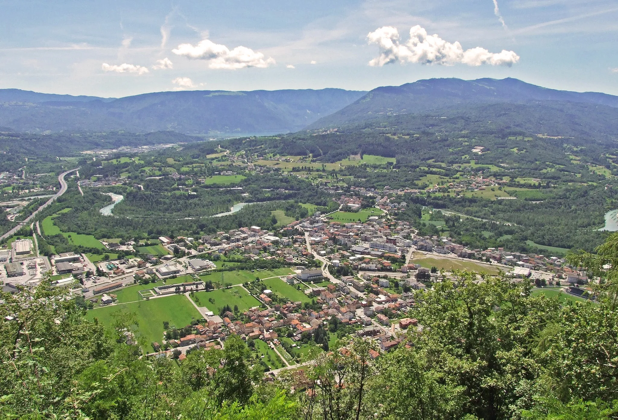 Photo showing: the town of Ponte nelle Alpi and its hamlet Polpet, view from Frusseda  mount.