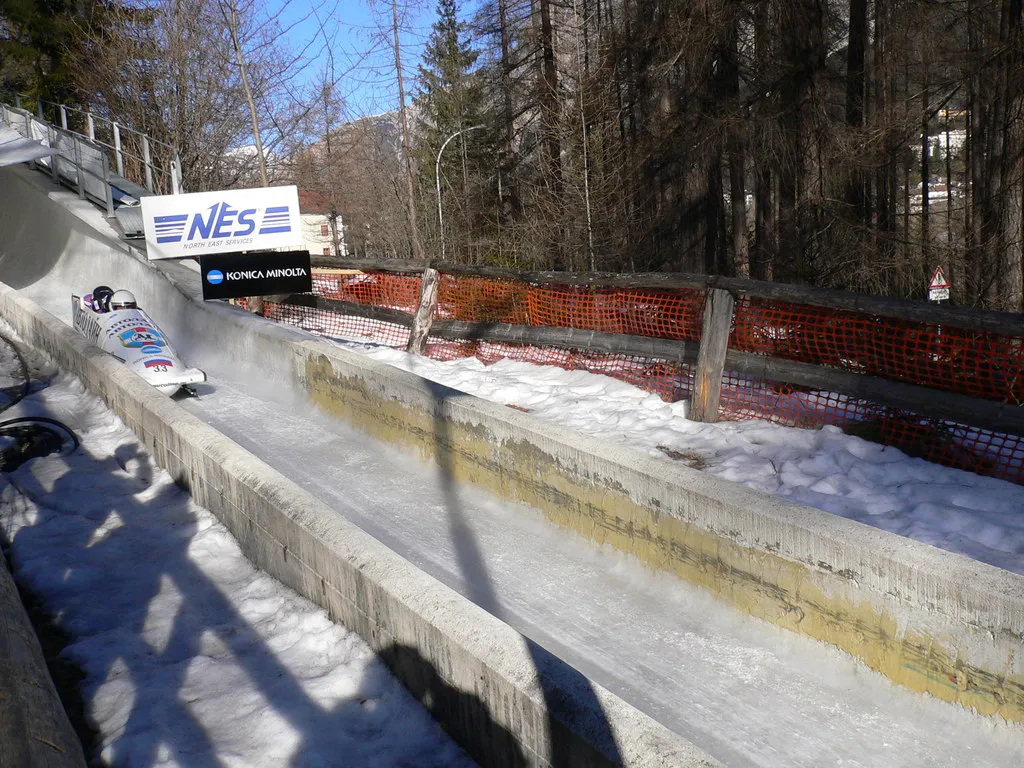 Photo showing: Coppa del mondo di bob a 4. L'equipaggio di Russia-1 sul rettilineo Antelao, pista eugenio monti di Cortina d'Ampezzo.