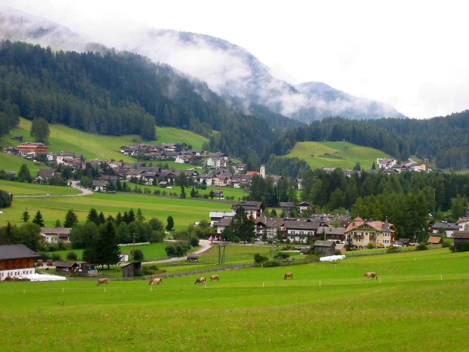 Photo showing: Moos in der Gemeinde Sexten, Südtirol / Moso nel comune di Sesto, Alto Adige

Foto scattata in settembre 2004 da Fantasy :-)