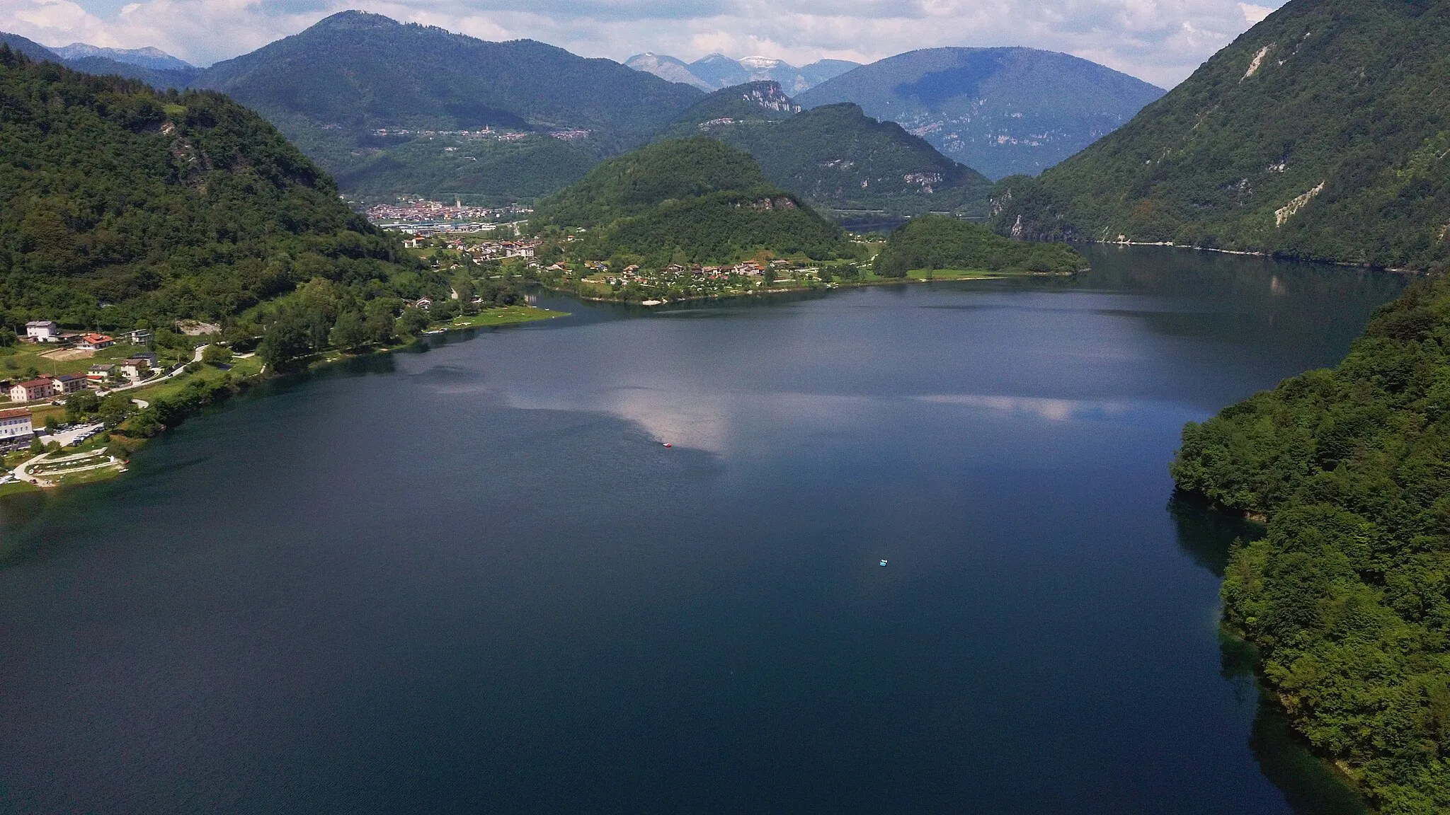 Photo showing: Lake Corlo (Arsiè, Veneto, Italy)