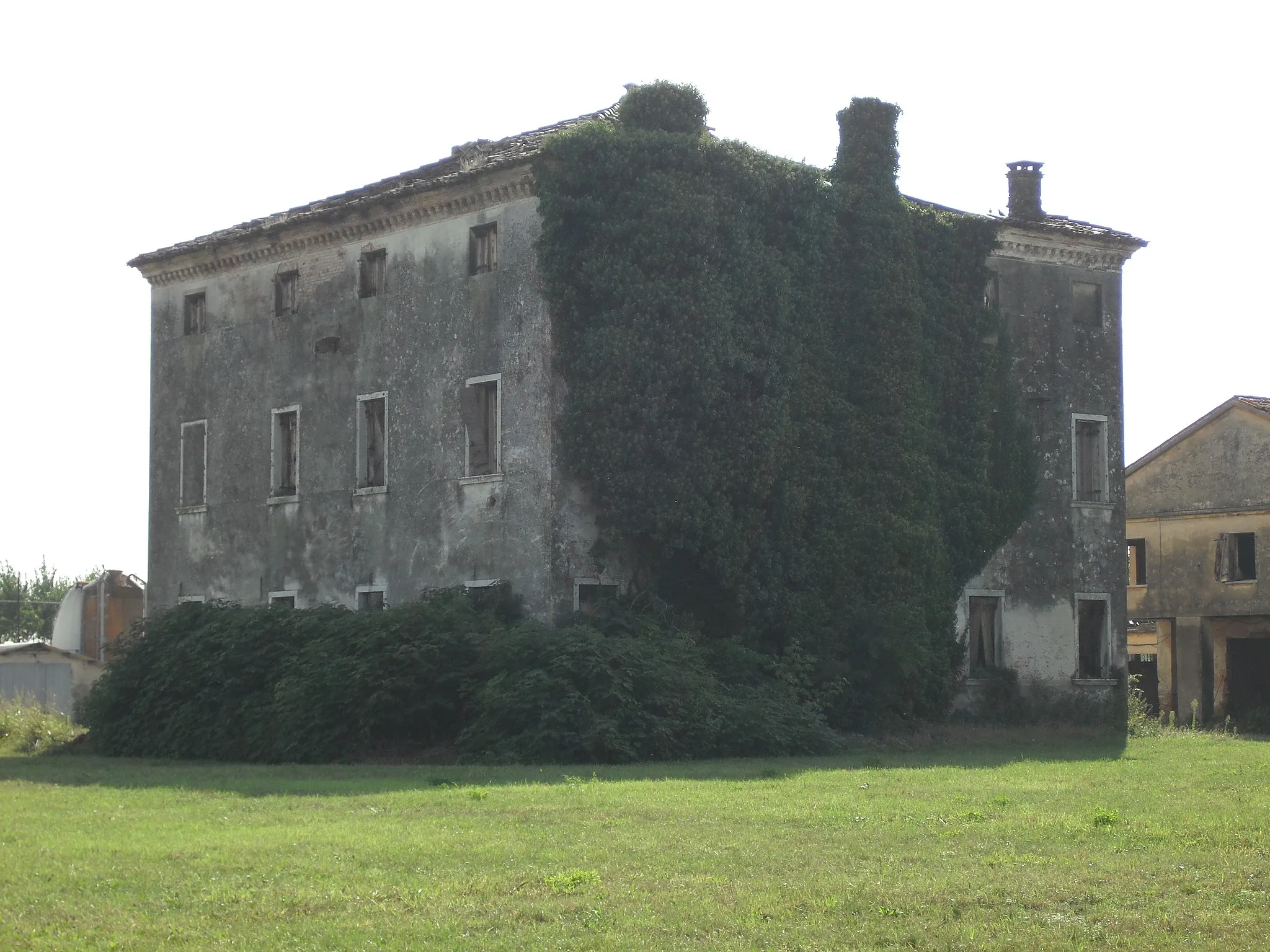 Photo showing: Stato attuale di villa Paolon, già Franchetti, a Campocroce di Mogliano Veneto.