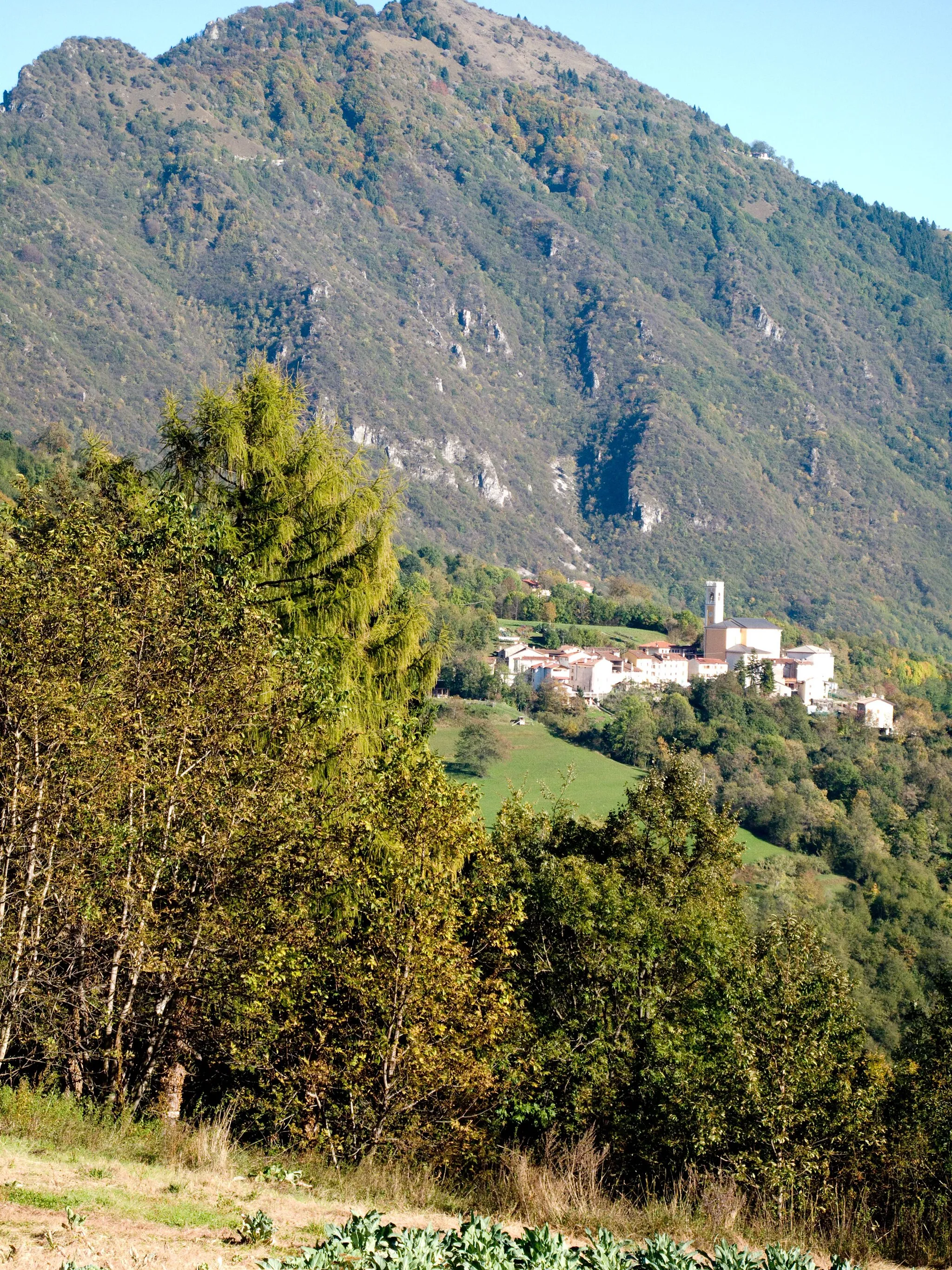 Photo showing: Abitato di San Rocco sotto il Monte Summano