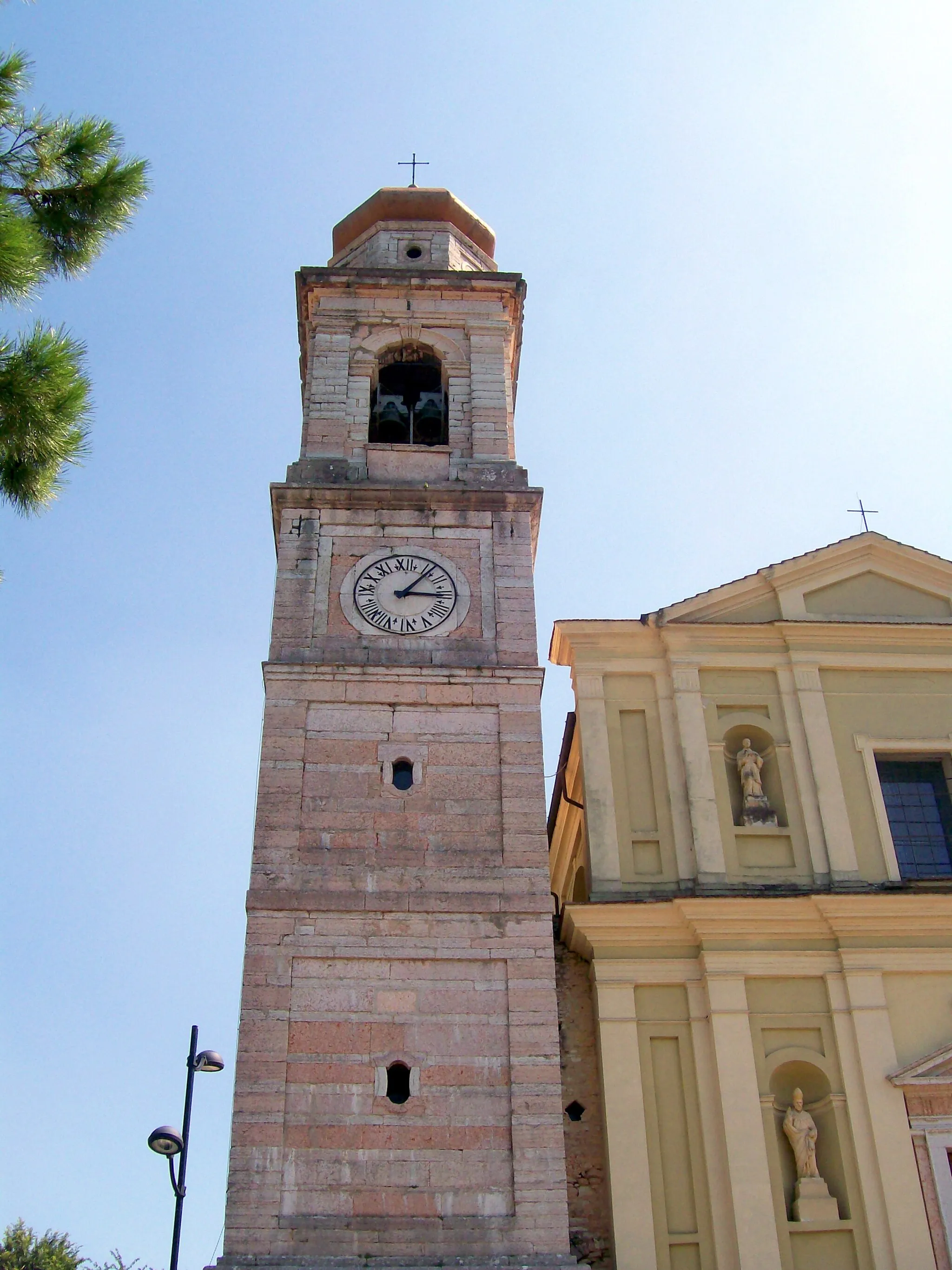 Photo showing: Campanile della chiesa parrocchiale di San Zeno Vescovo in San Zeno di Montagna (VR)