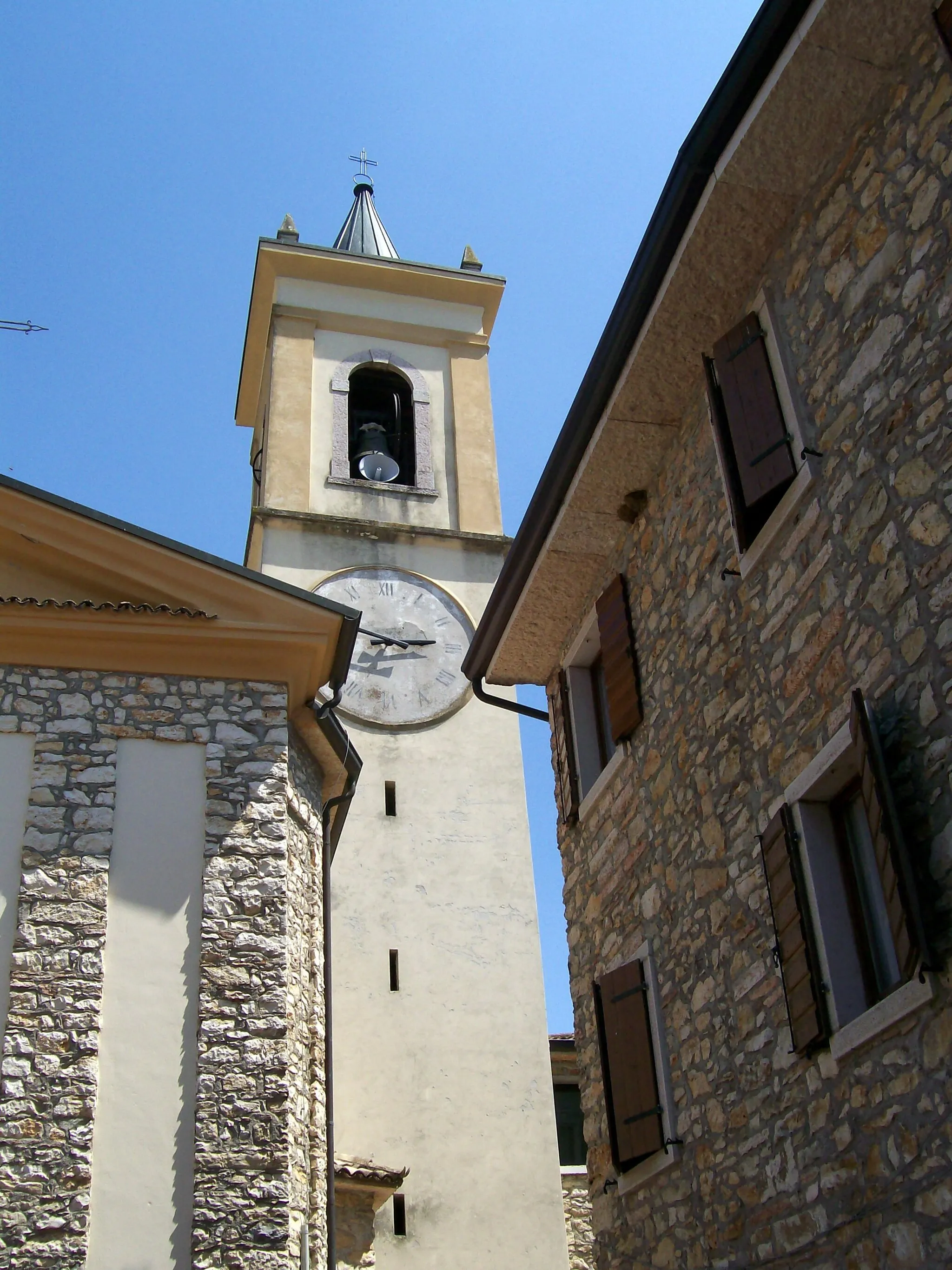 Photo showing: Campanile della chiesa parrocchiale di Lumini di San Zeno di Montagna (VR)