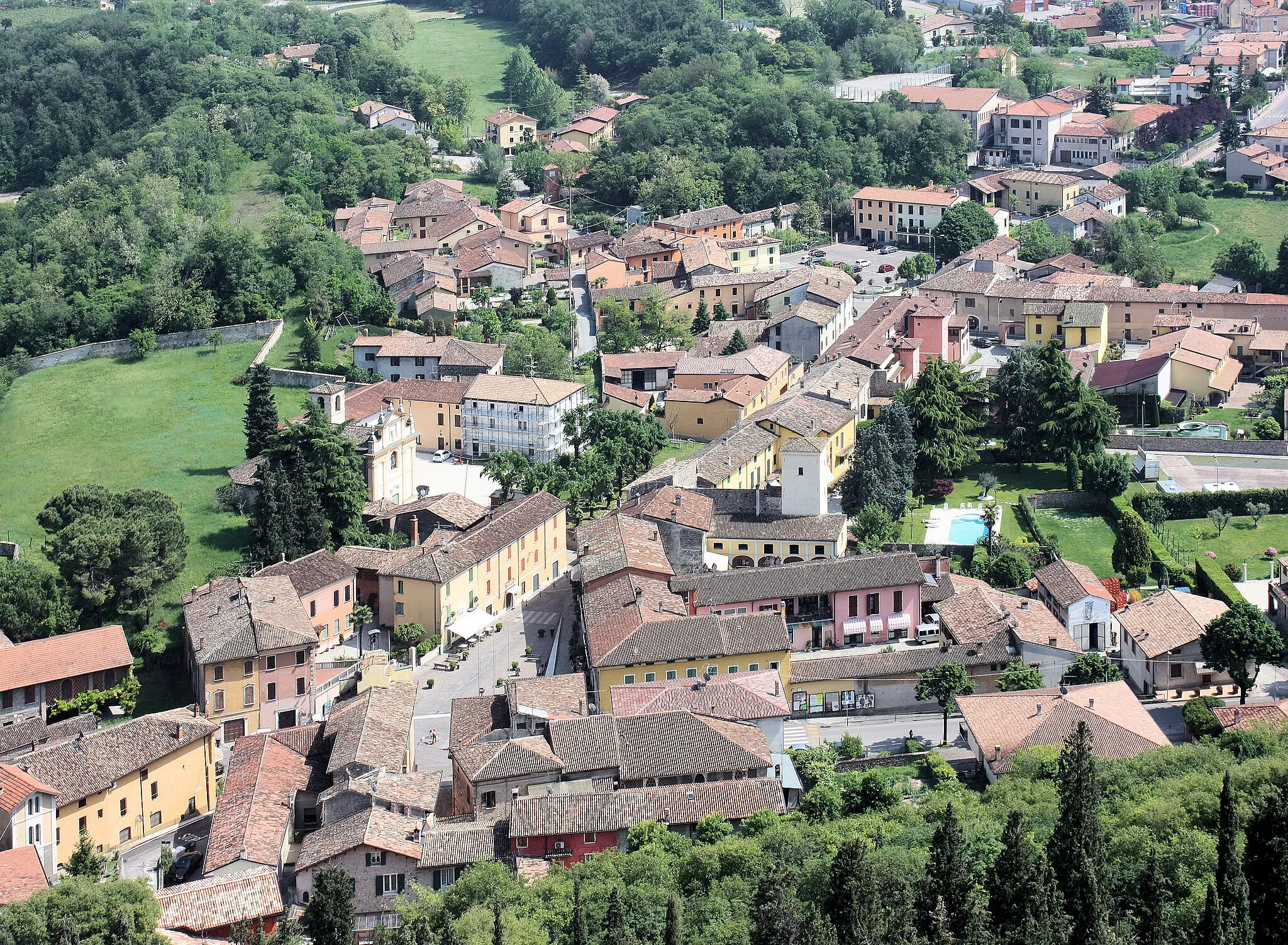 Photo showing: Solferino, view from Rocca di Solferino to the City