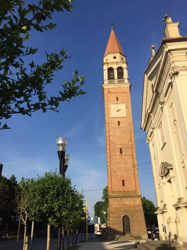 Photo showing: facciata del campanile