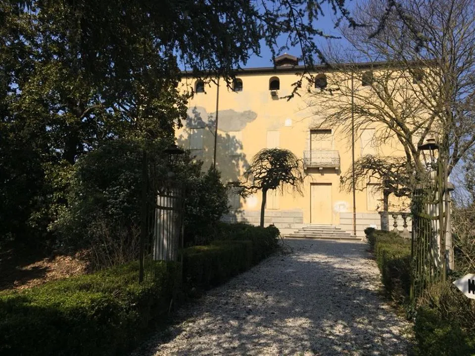 Photo showing: Facciata principale del castello