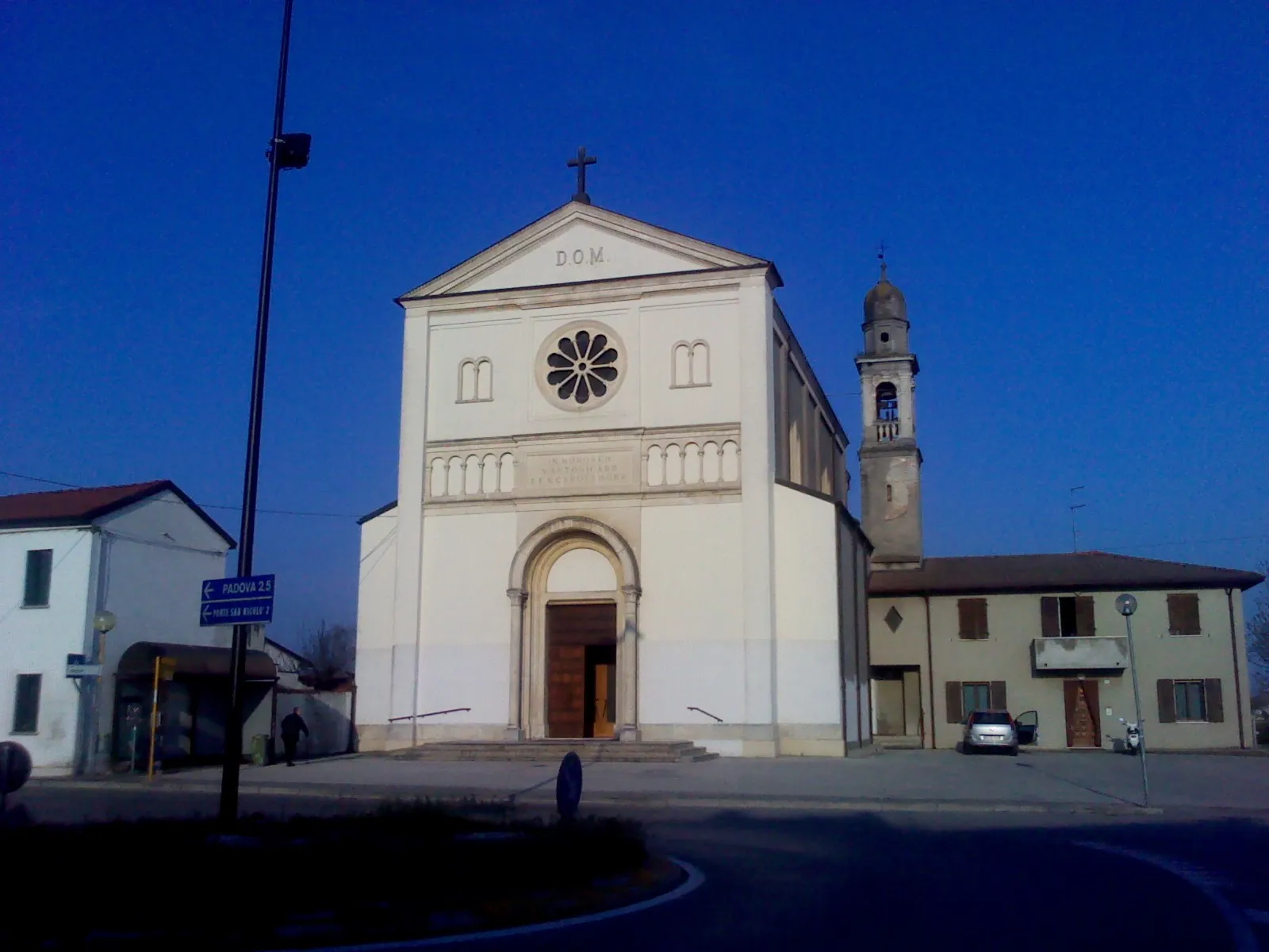 Photo showing: Parish Church of St. Anthony Abbot and St. Charles Borromeo, Rio di Ponte San Nicolò, Padua, Italy.