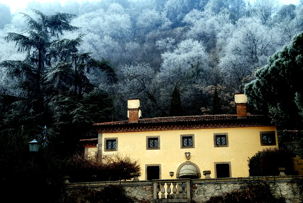 Photo showing: la villa