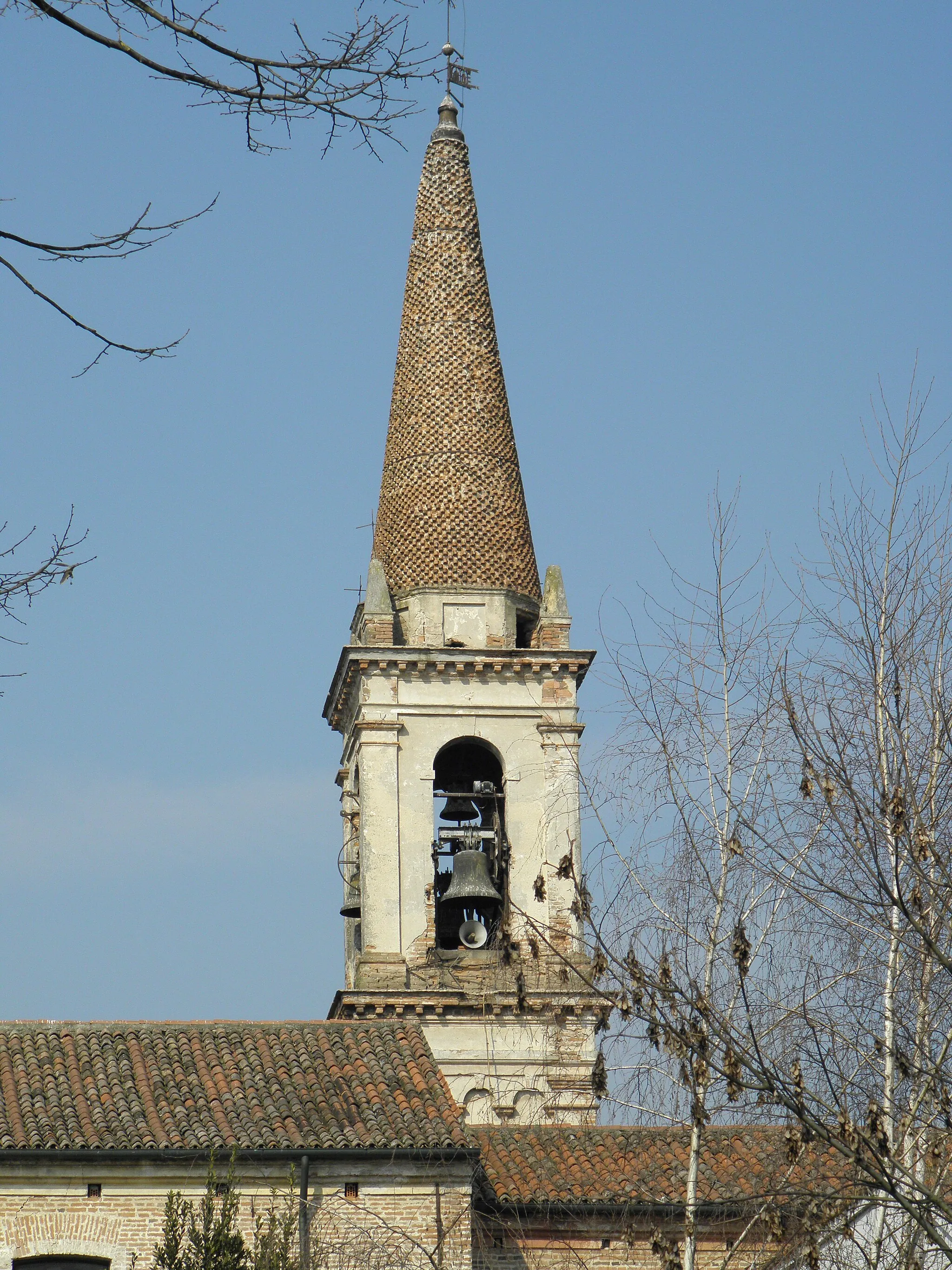 Photo showing: Saguedo, frazione di Lendinara: il campanile della parrocchiale intitolata a San Barnaba apostolo.