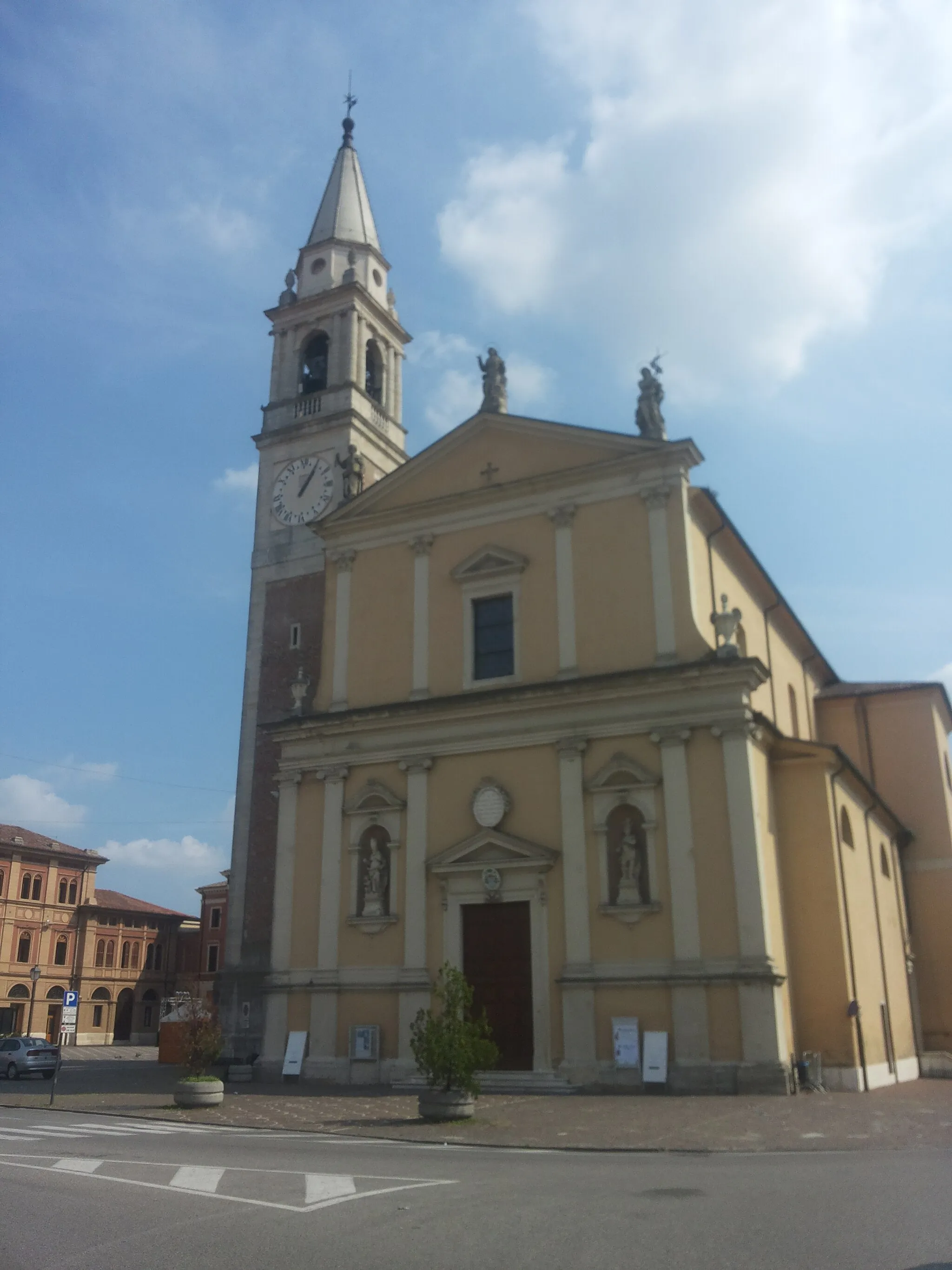 Photo showing: Duomo di Santa Maria Maggiore, la chiesa Parrocchiale di San Bonifacio in provincia di Verona