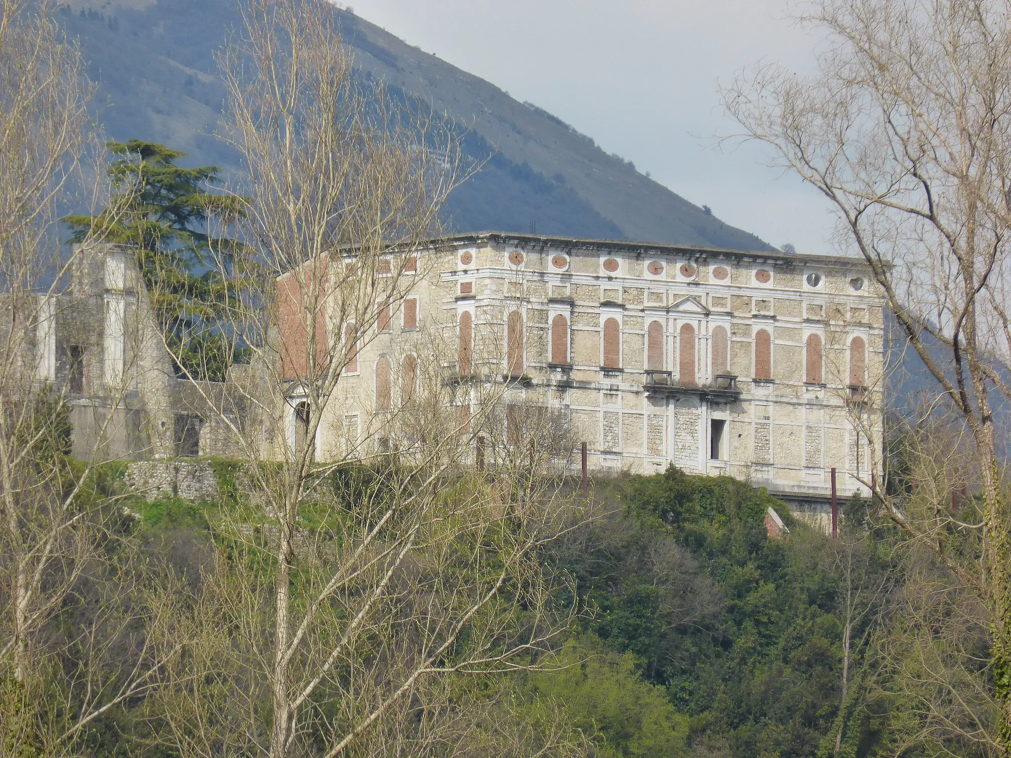 Photo showing: A view of the castle of Polcenigo.