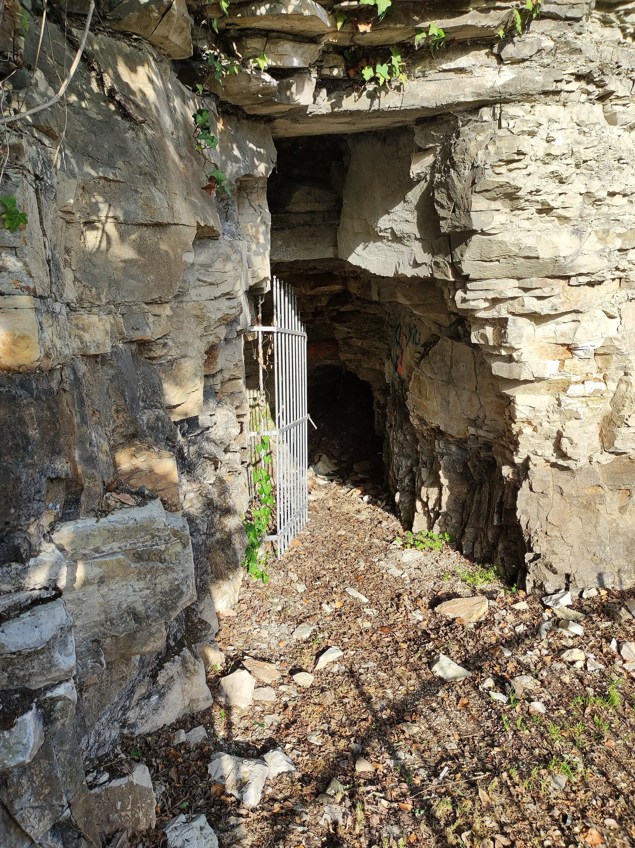Photo showing: Grotta del Monumento 1