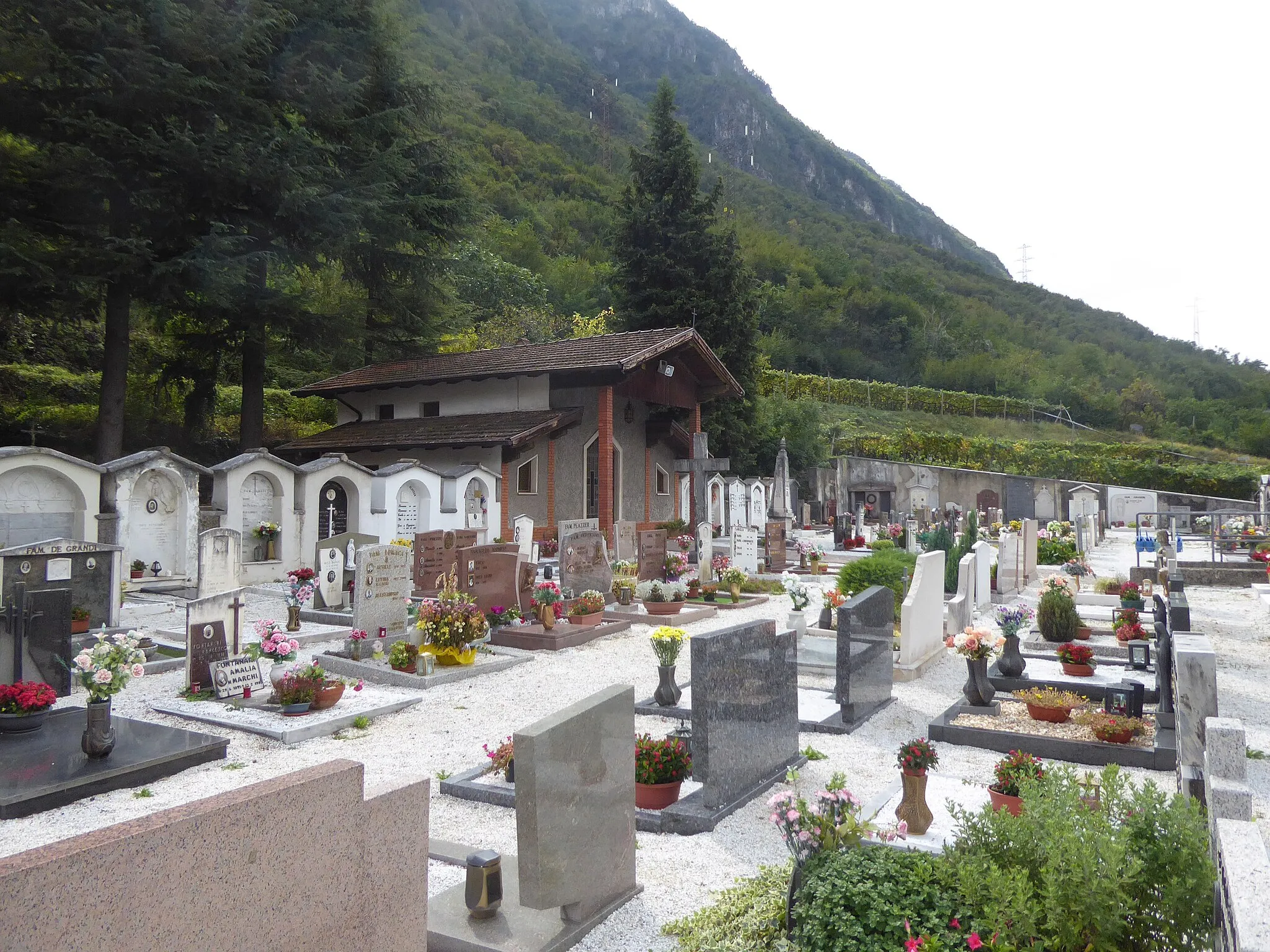 Photo showing: Cemetery of Vò Sinistro (Avio, Trentino, Italy)
