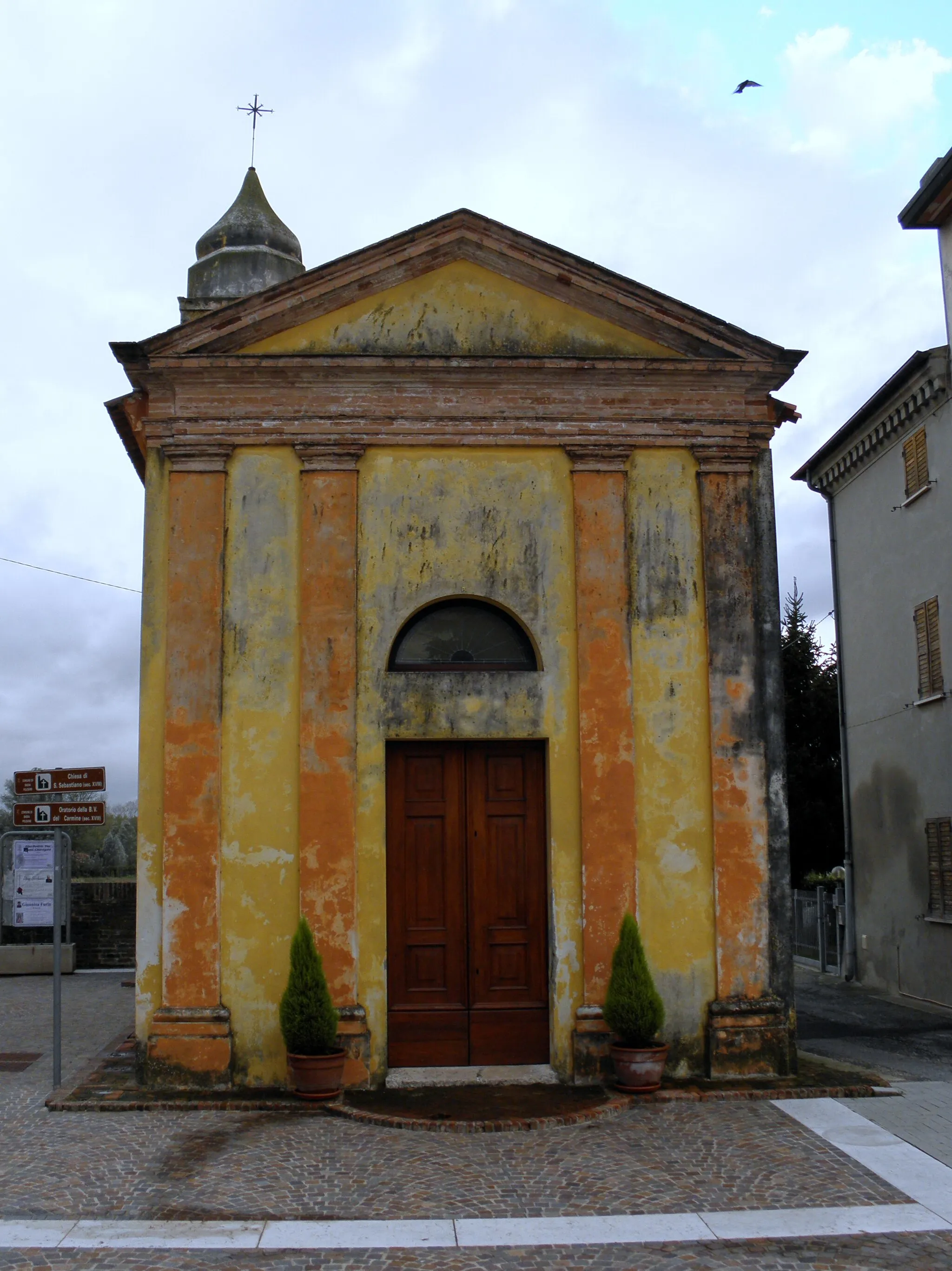 Photo showing: Crocetta, frazione di Badia Polesine: l'Oratorio della Beata Vergine del Carmine sito di fronte alla Chiesa Parrocchiale di San Sebastiano.